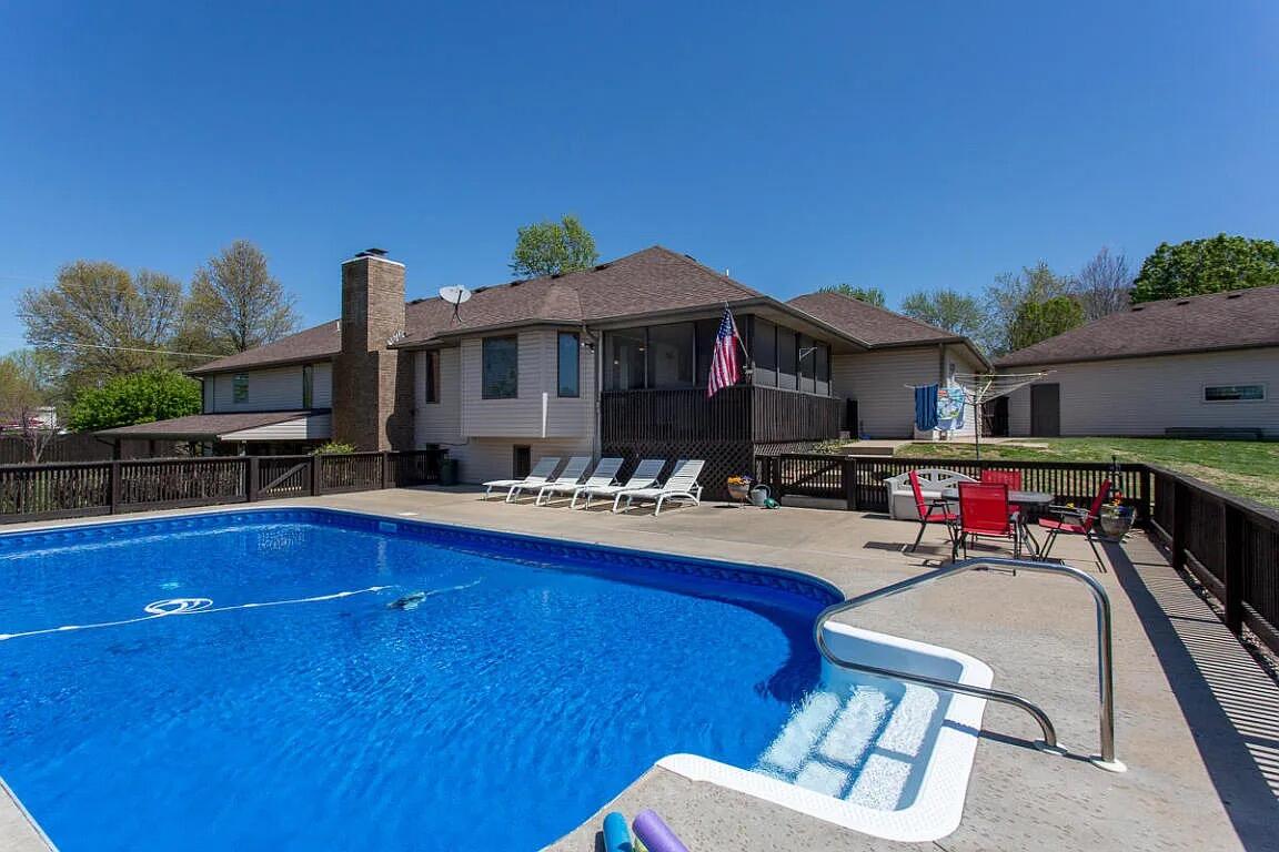 1907 North Prairie Court Property Photo 5