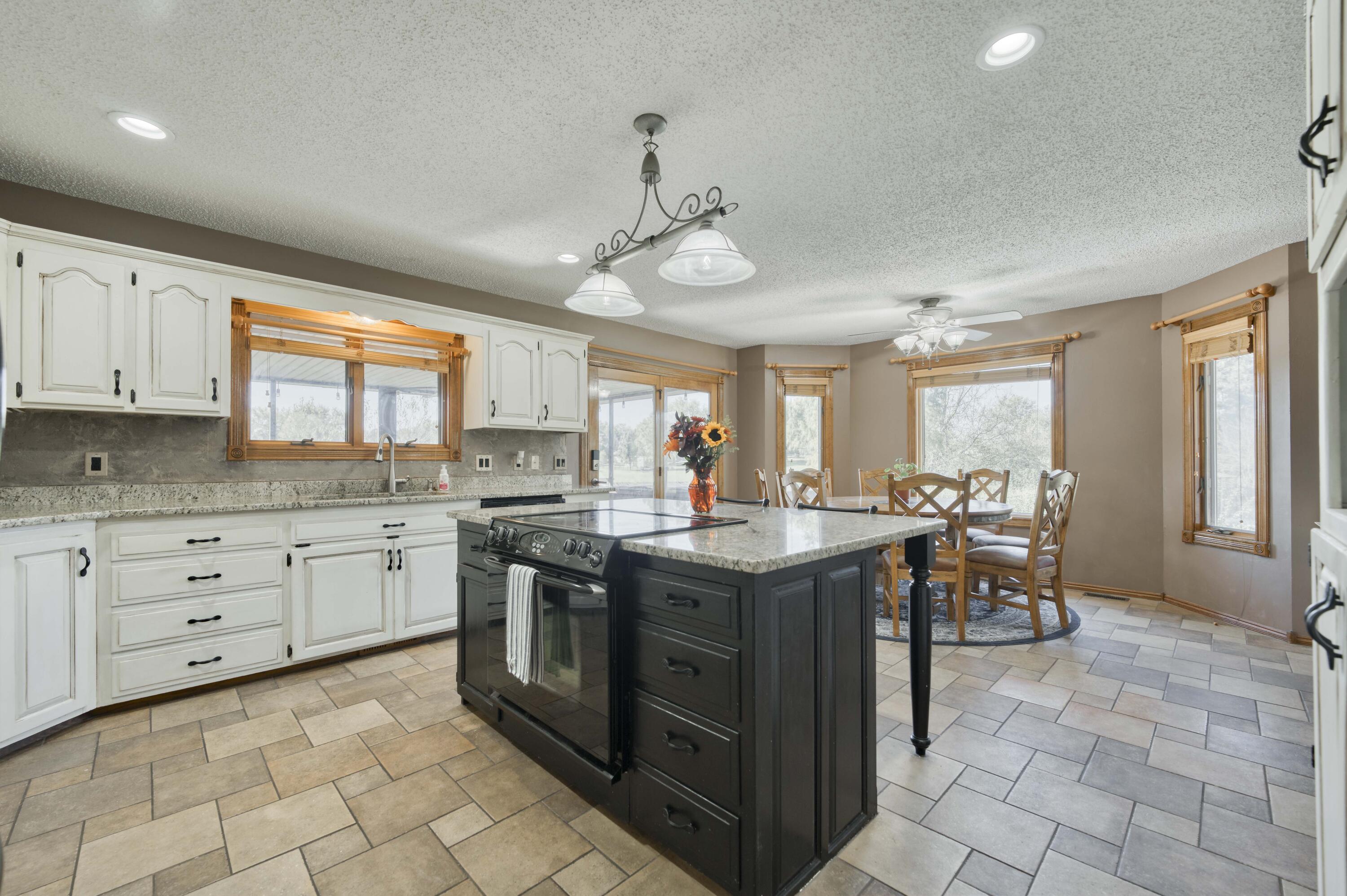 1907 North Prairie Court Property Photo 16