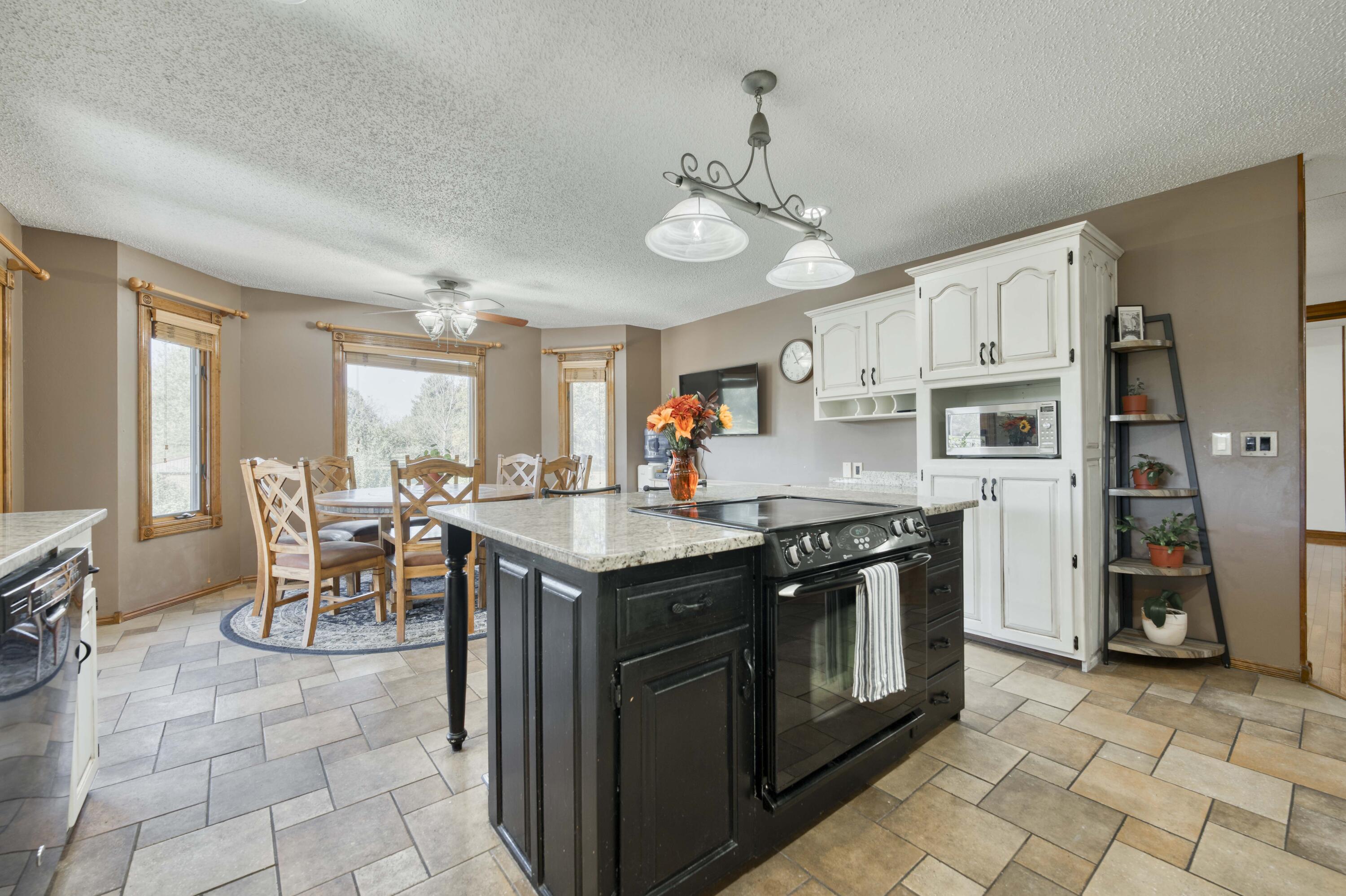 1907 North Prairie Court Property Photo 17