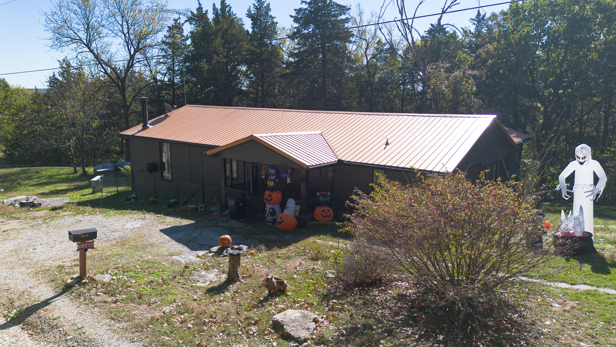 20494 Avery Road Property Photo 2