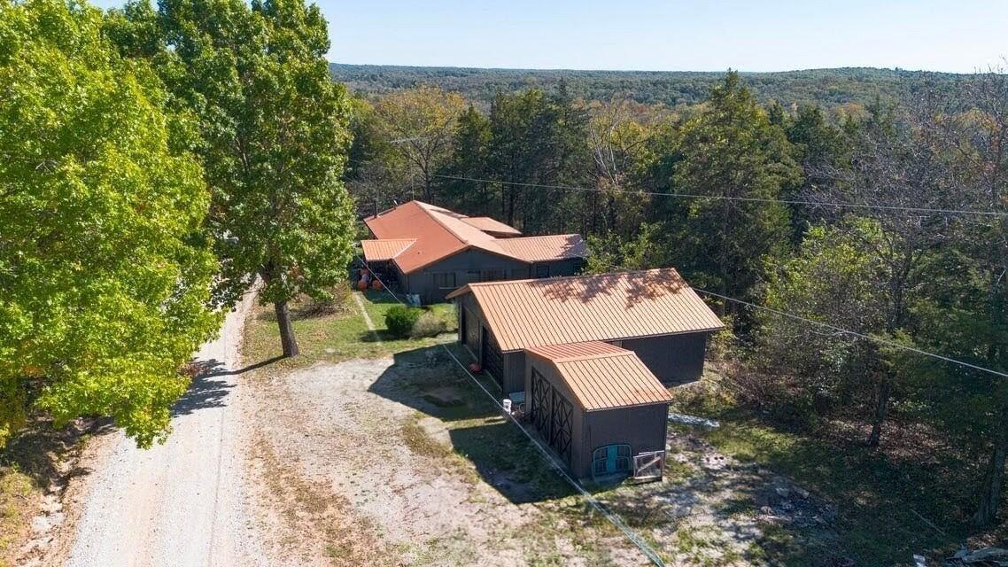 20494 Avery Road Property Photo 5