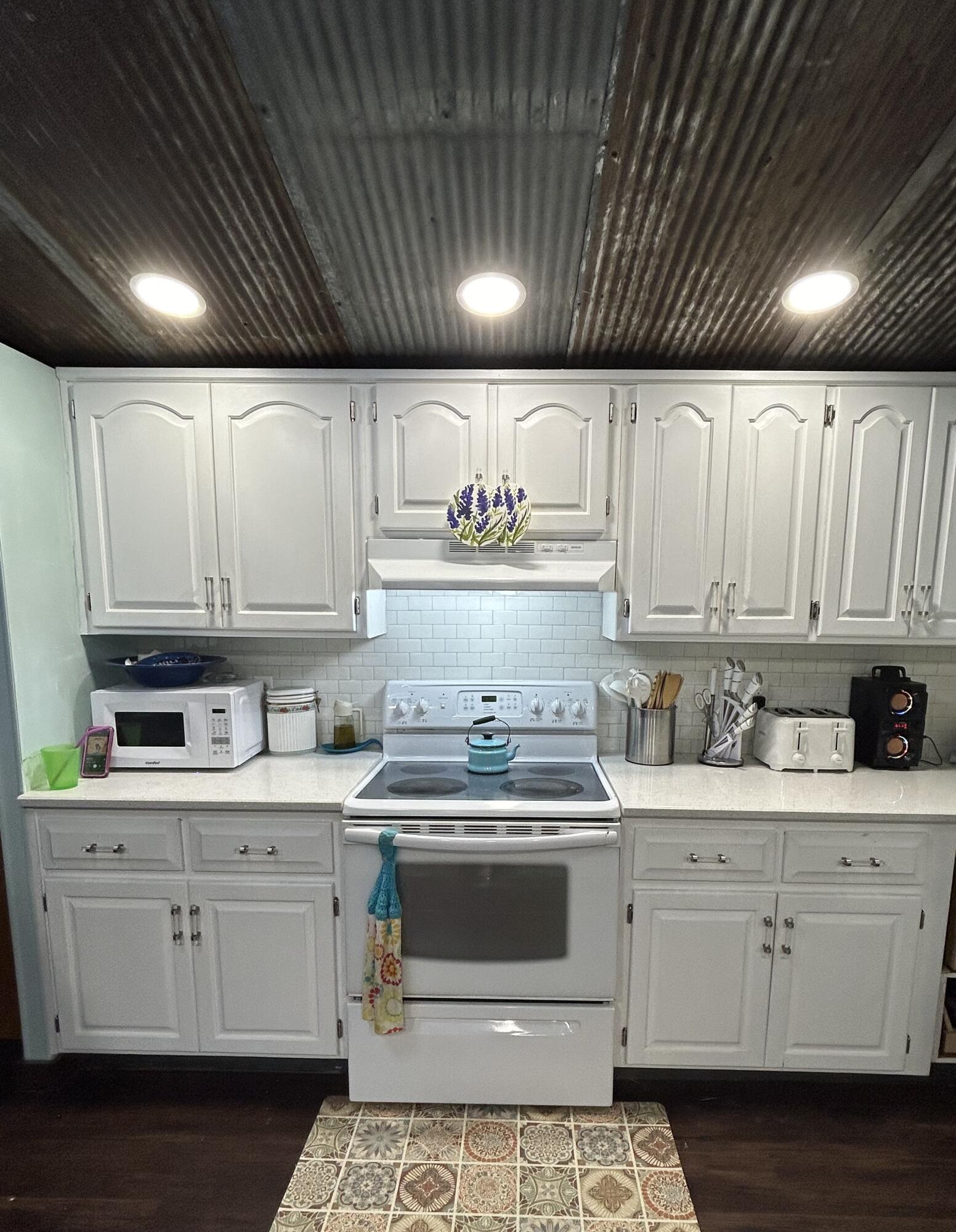 20494 Avery Road Property Photo 20
