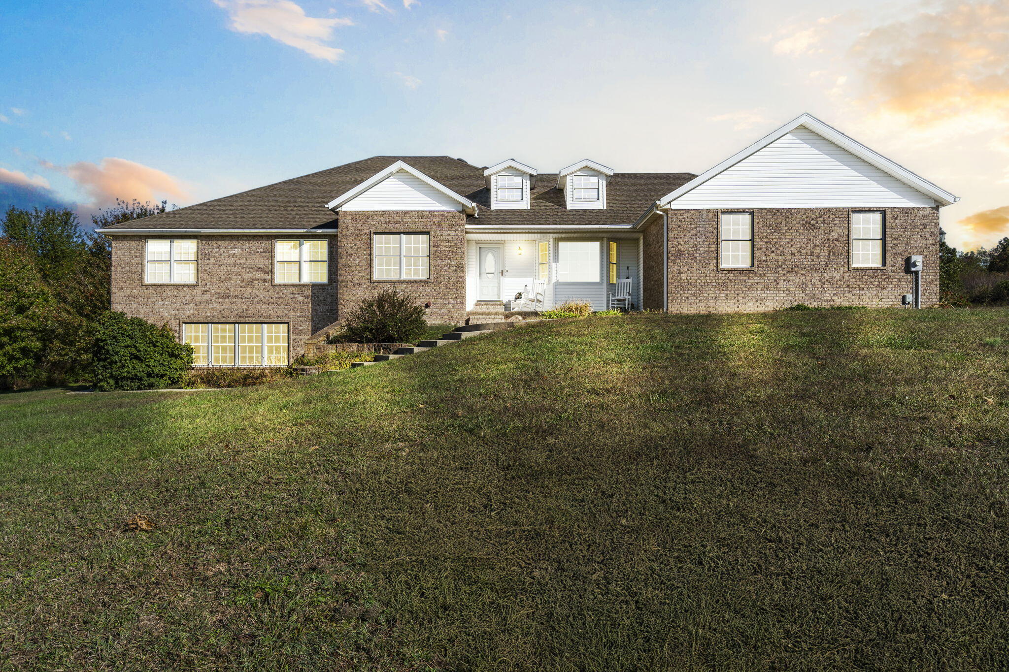 1013 West Sunny Slopes Drive Property Photo 1