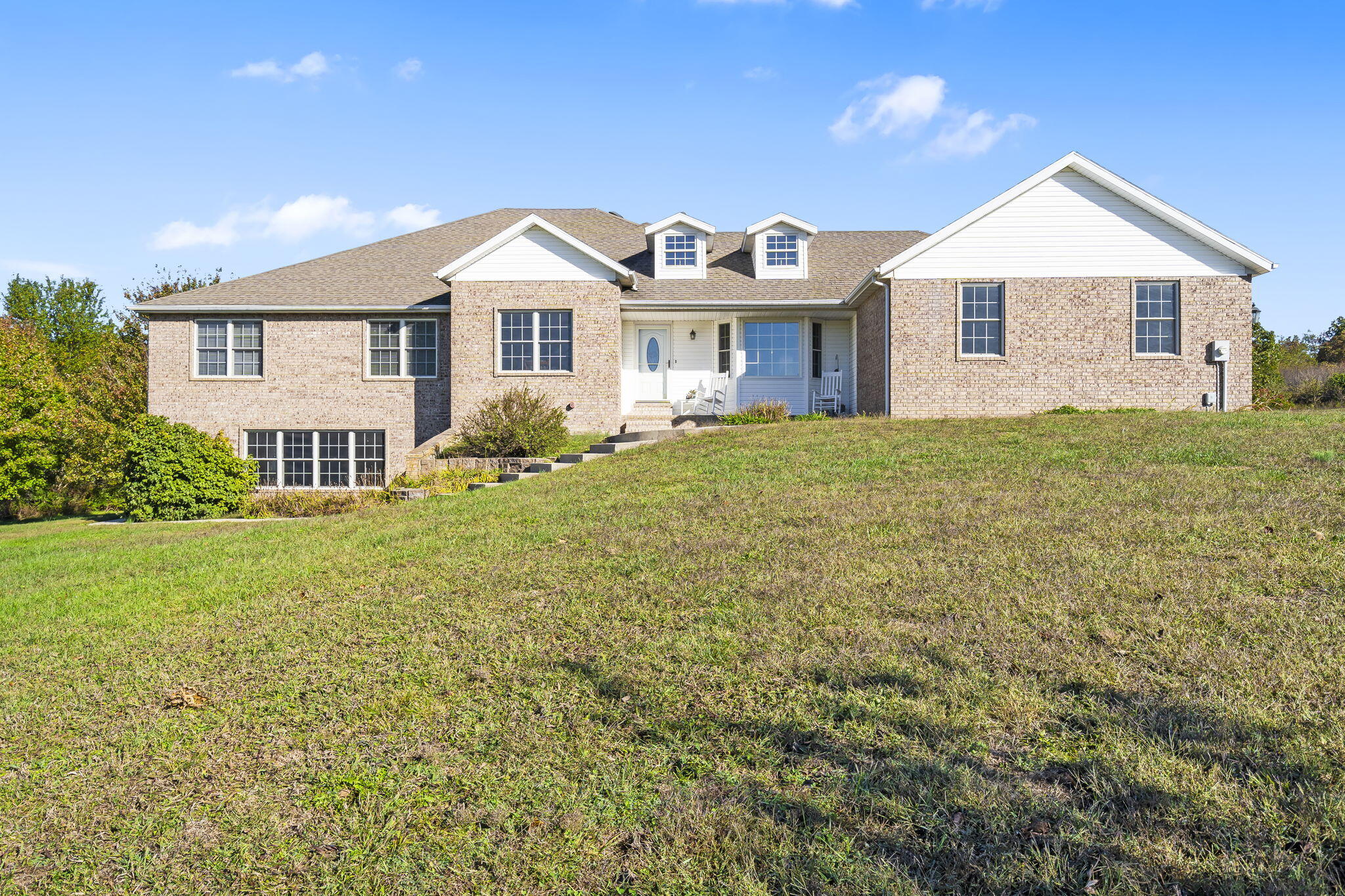 1013 West Sunny Slopes Drive Property Photo 2