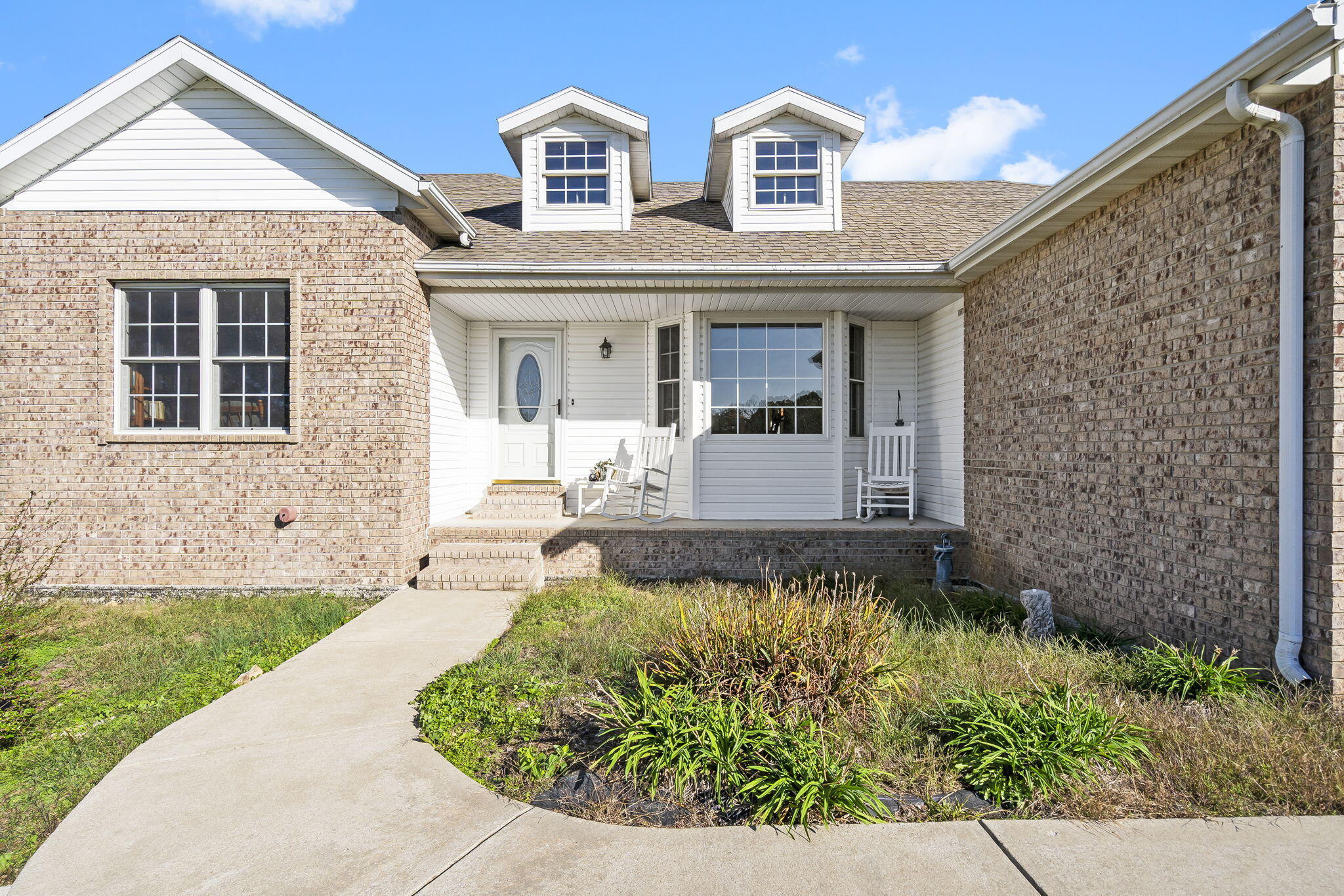 1013 West Sunny Slopes Drive Property Photo 4