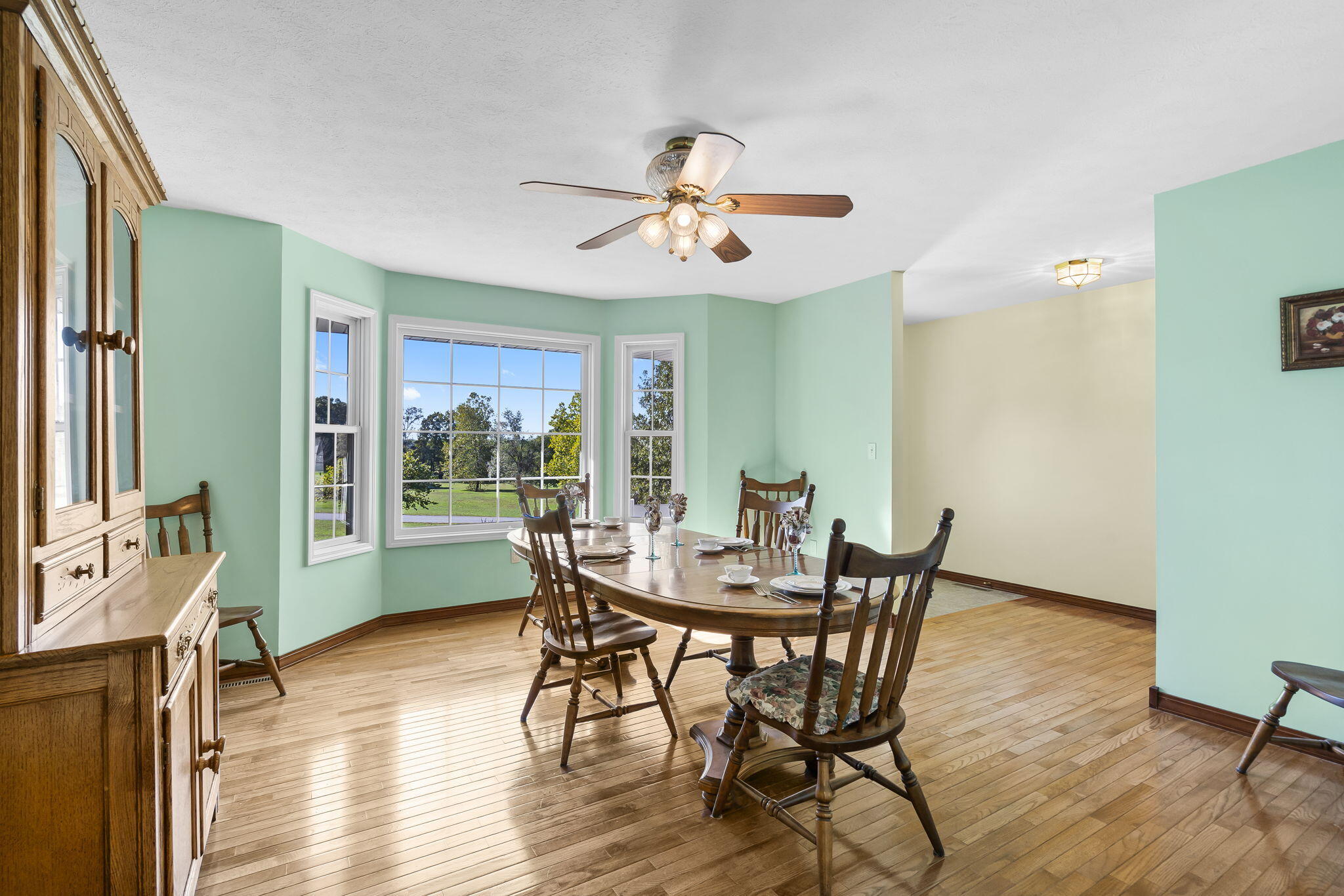 1013 West Sunny Slopes Drive Property Photo 6