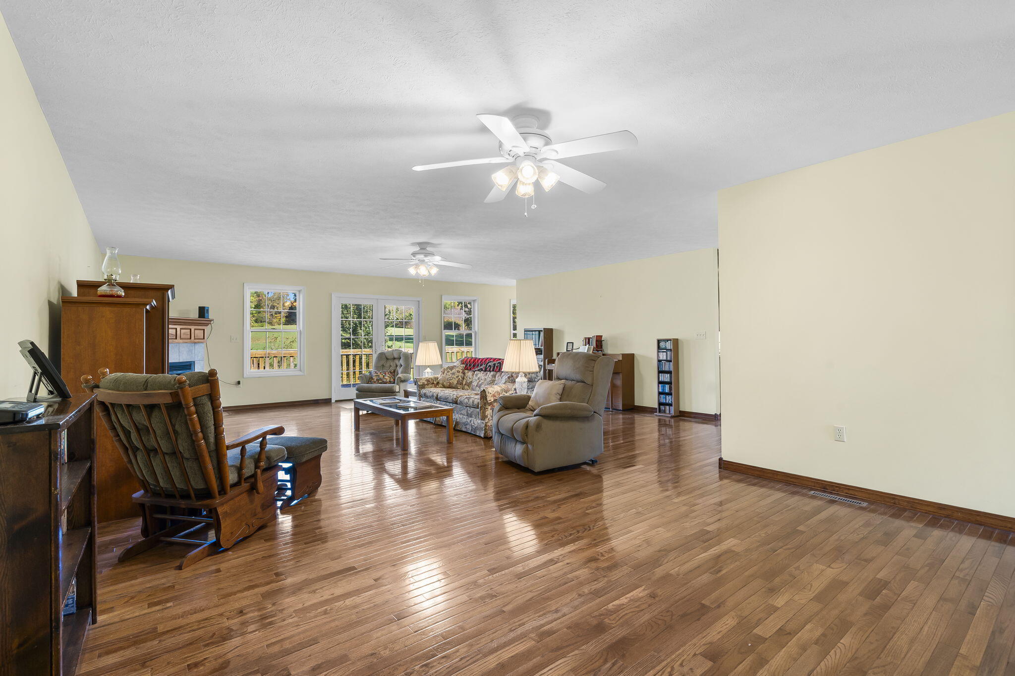 1013 West Sunny Slopes Drive Property Photo 7