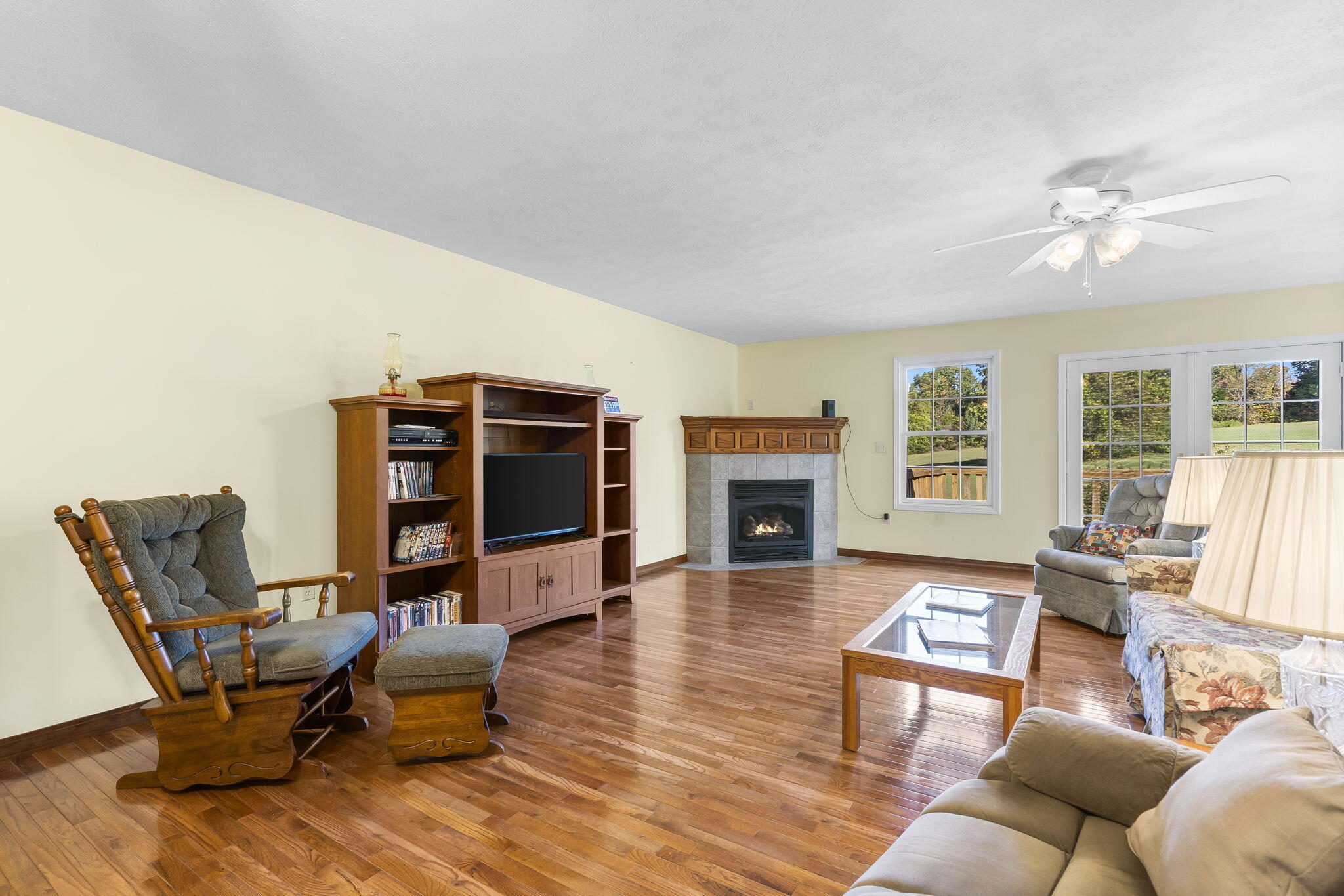 1013 West Sunny Slopes Drive Property Photo 8