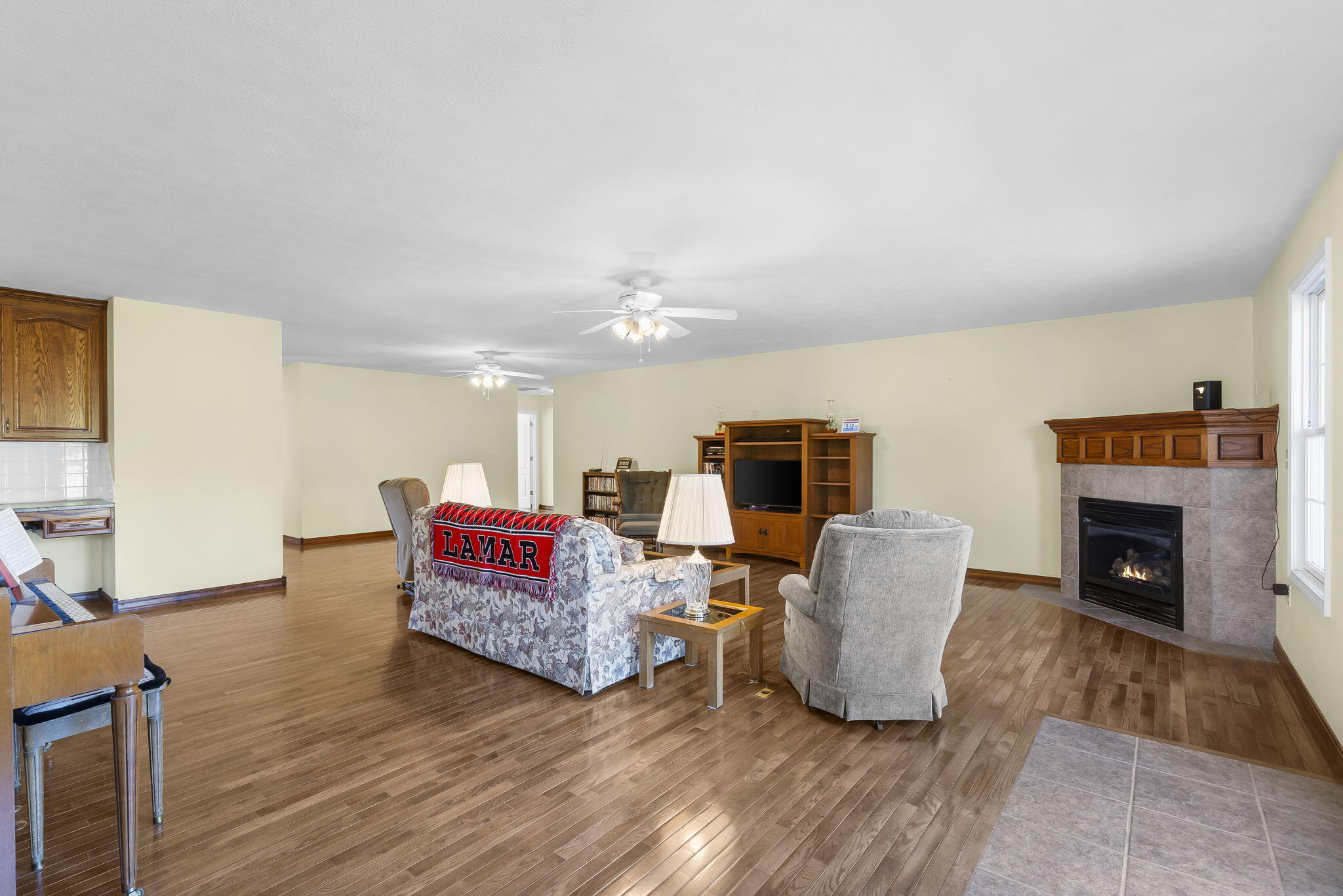 1013 West Sunny Slopes Drive Property Photo 9