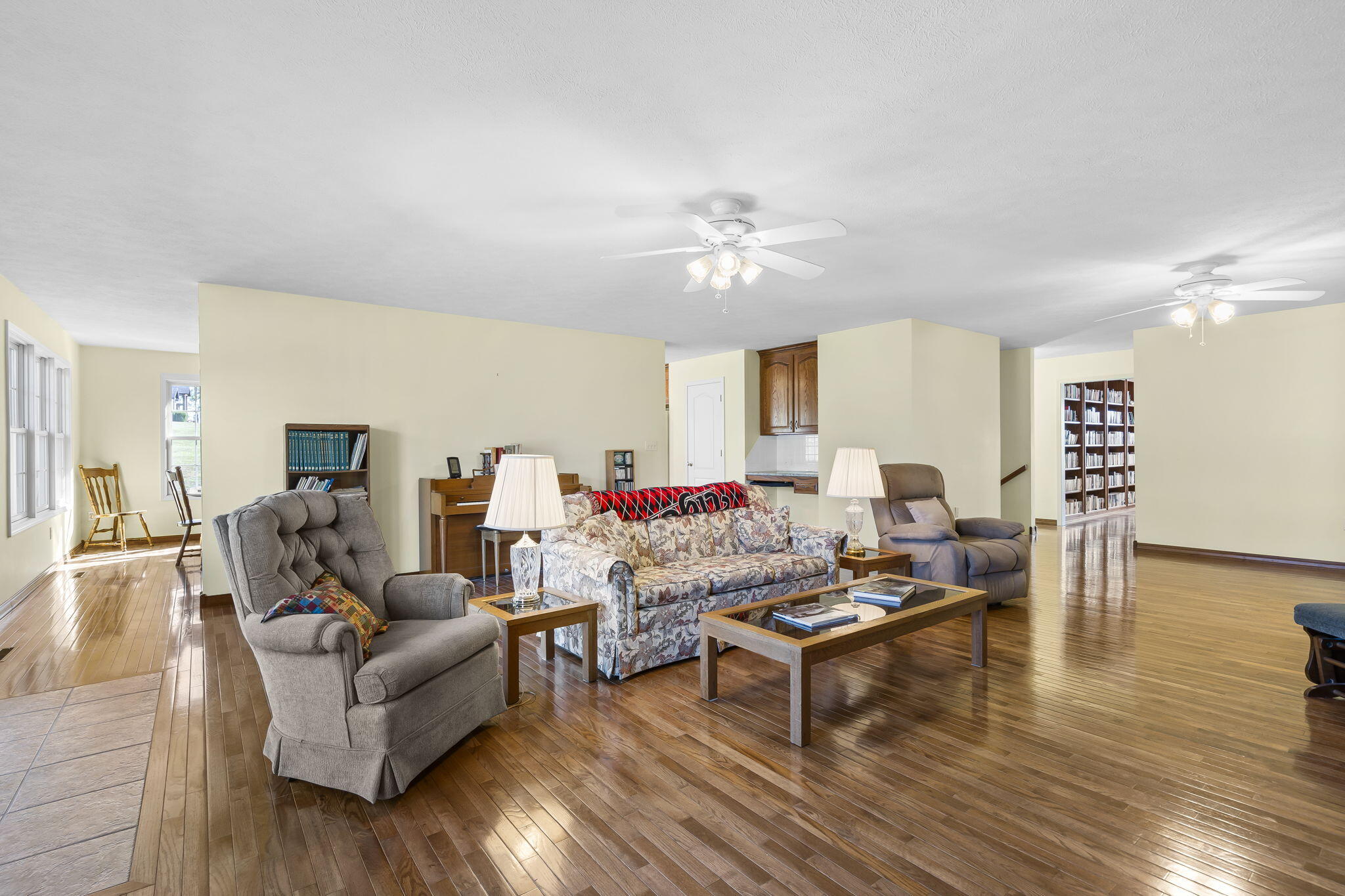 1013 West Sunny Slopes Drive Property Photo 10