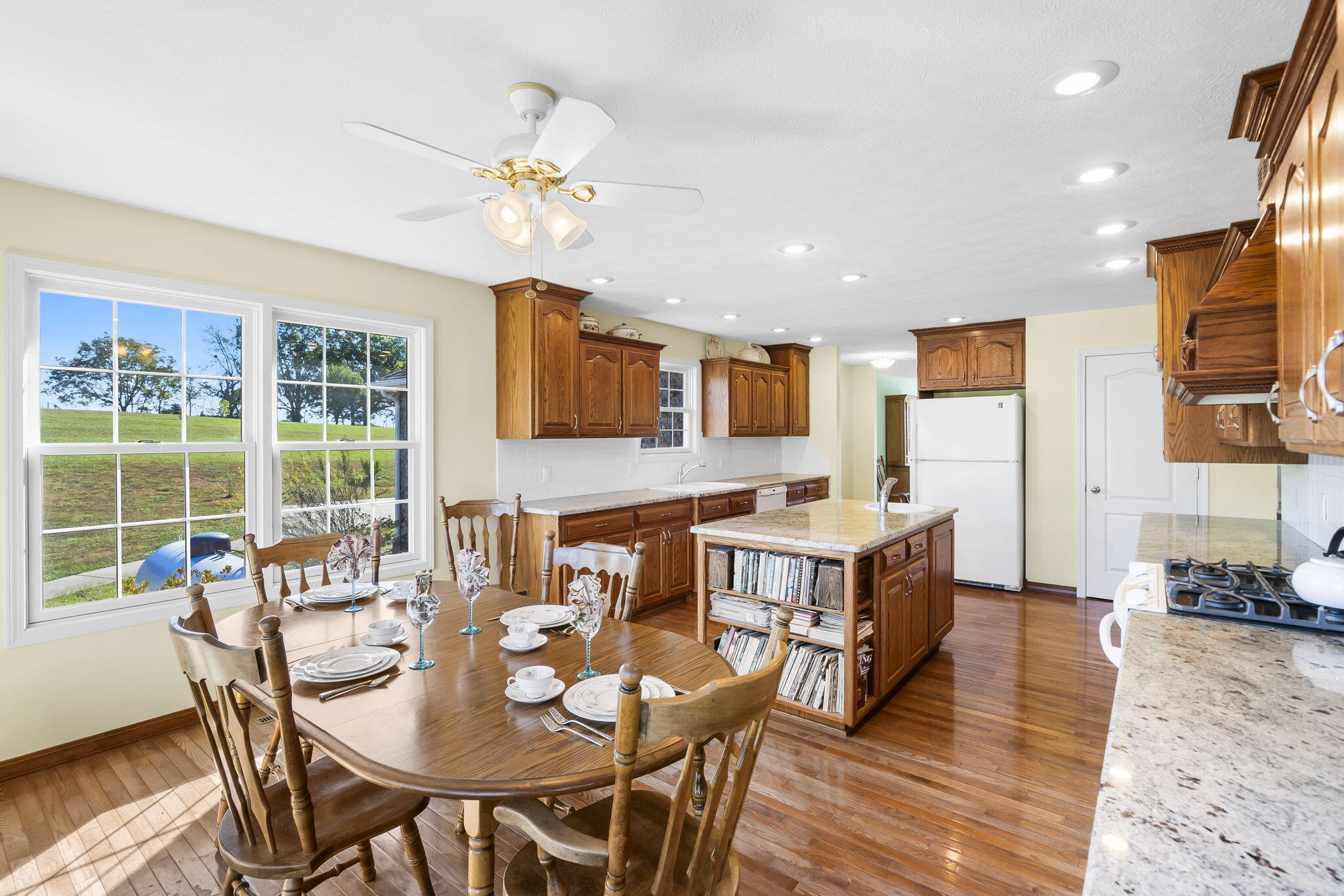 1013 West Sunny Slopes Drive Property Photo 12