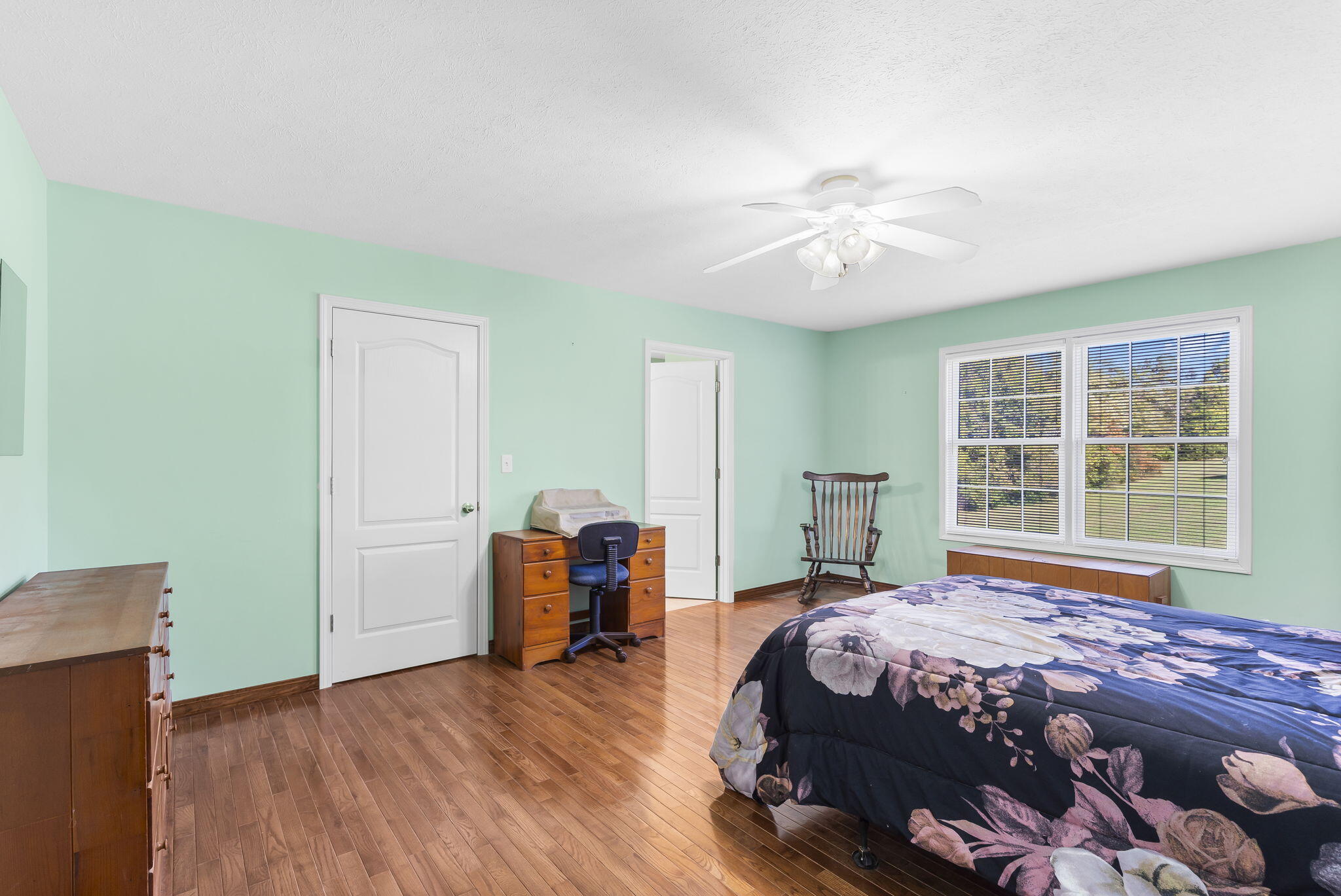 1013 West Sunny Slopes Drive Property Photo 21