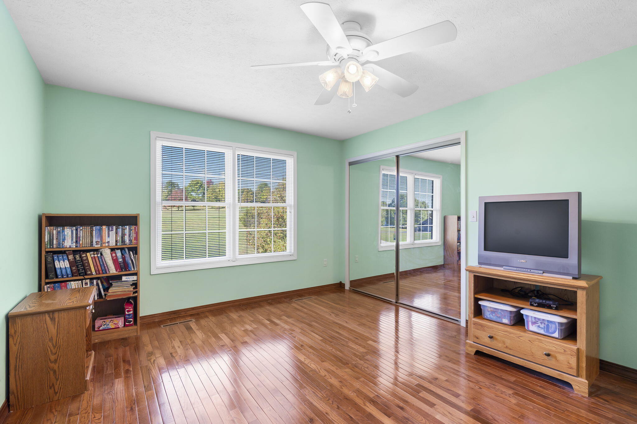 1013 West Sunny Slopes Drive Property Photo 25