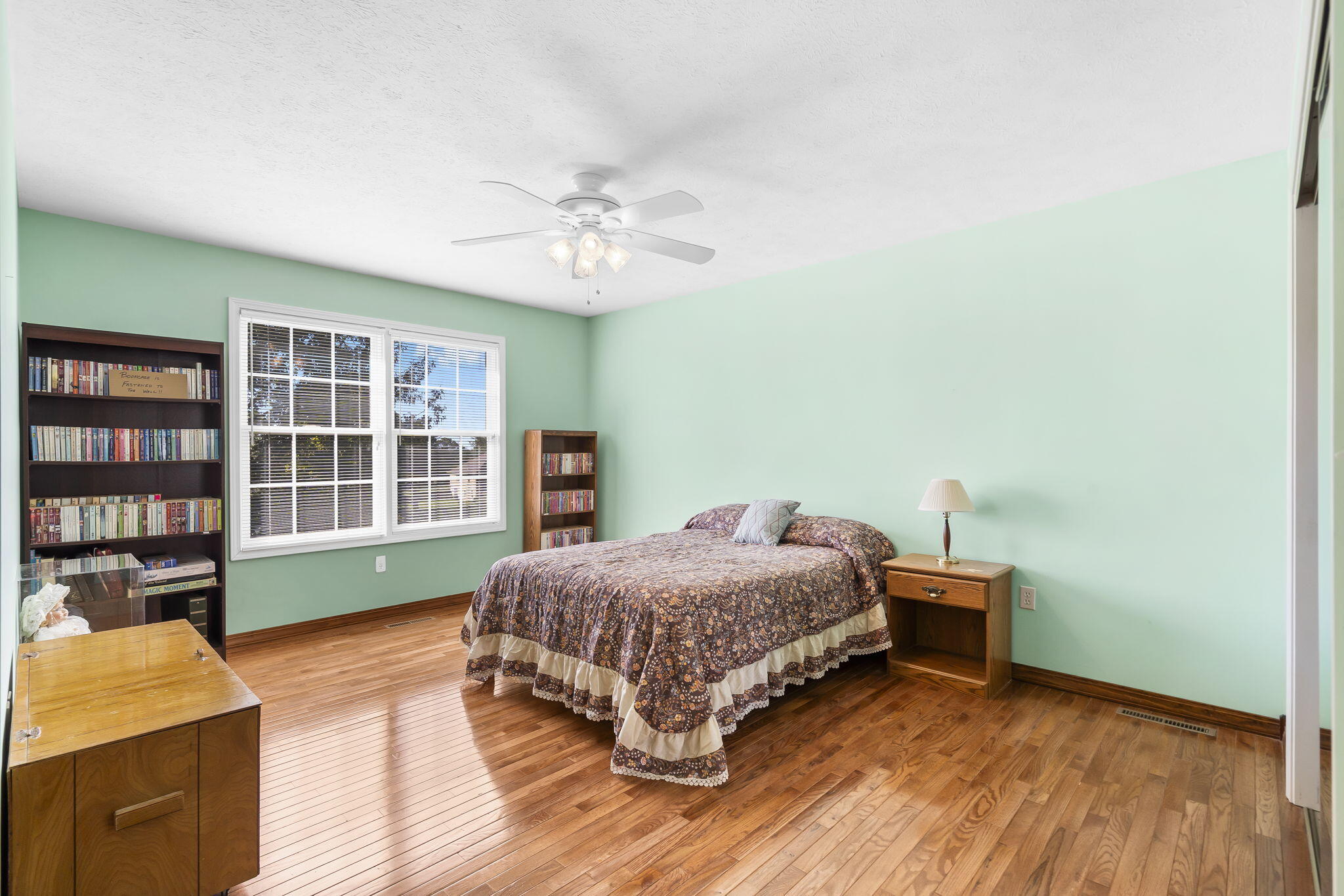 1013 West Sunny Slopes Drive Property Photo 26