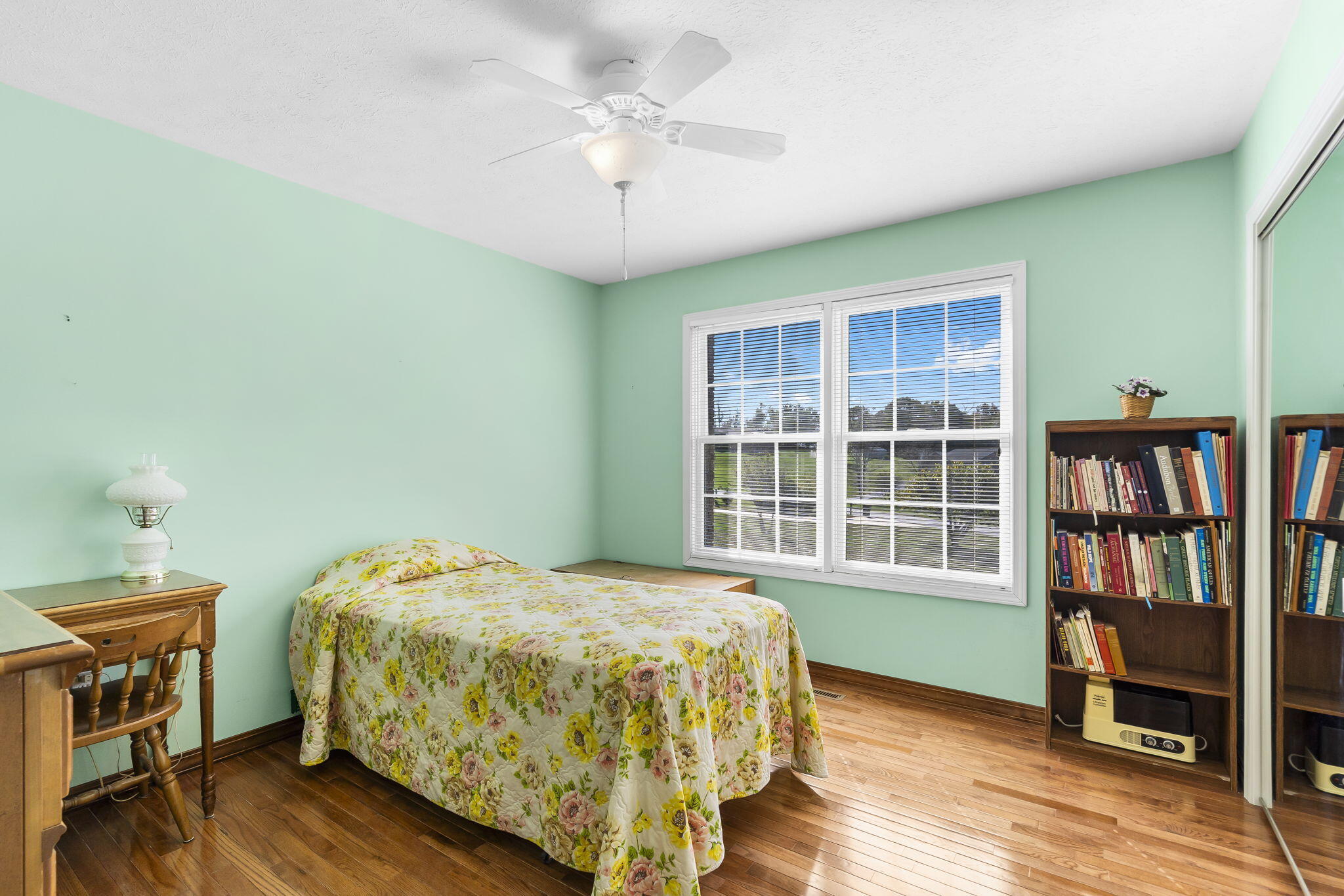 1013 West Sunny Slopes Drive Property Photo 27