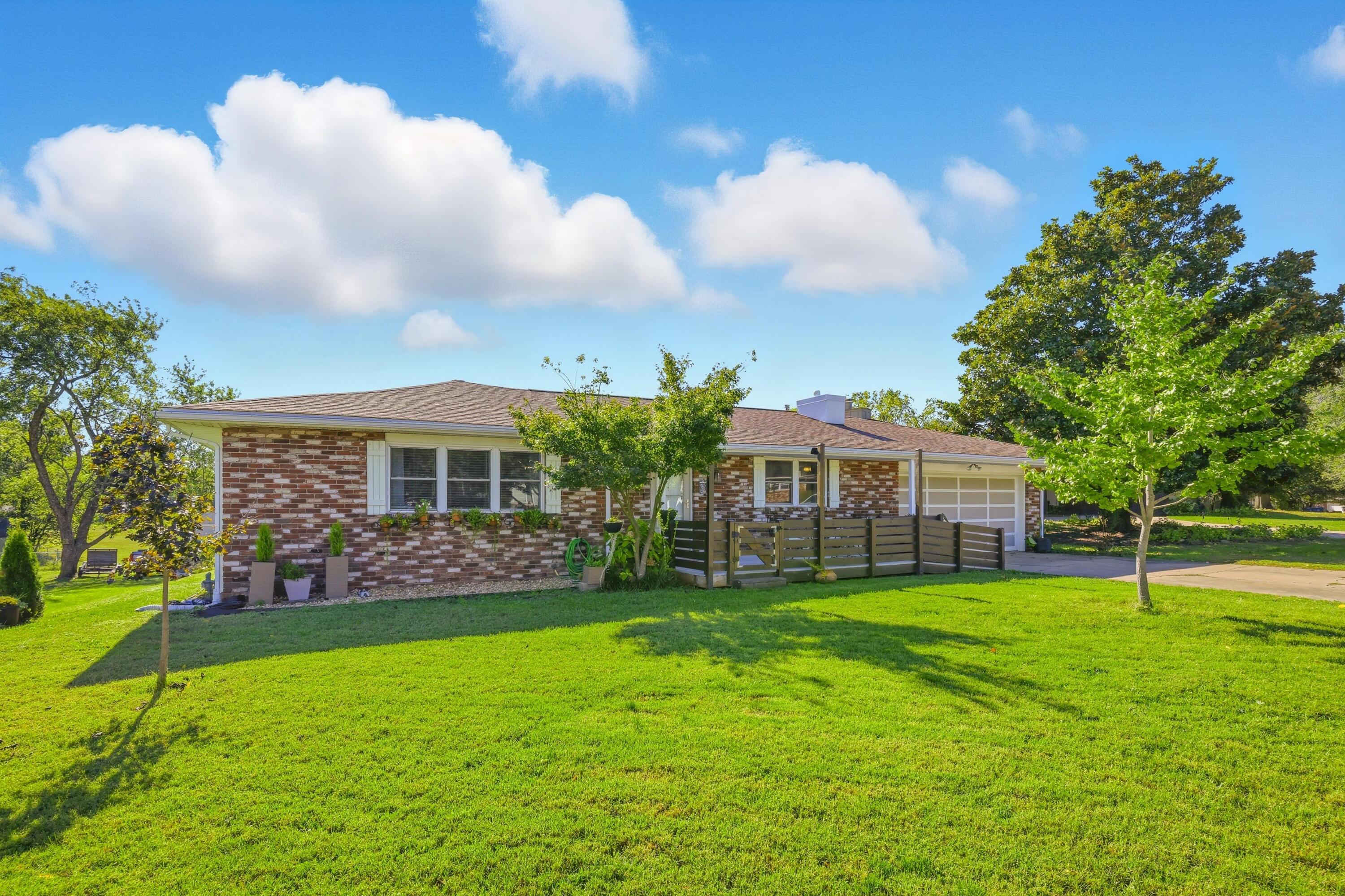 4010 College View Drive Property Photo 3