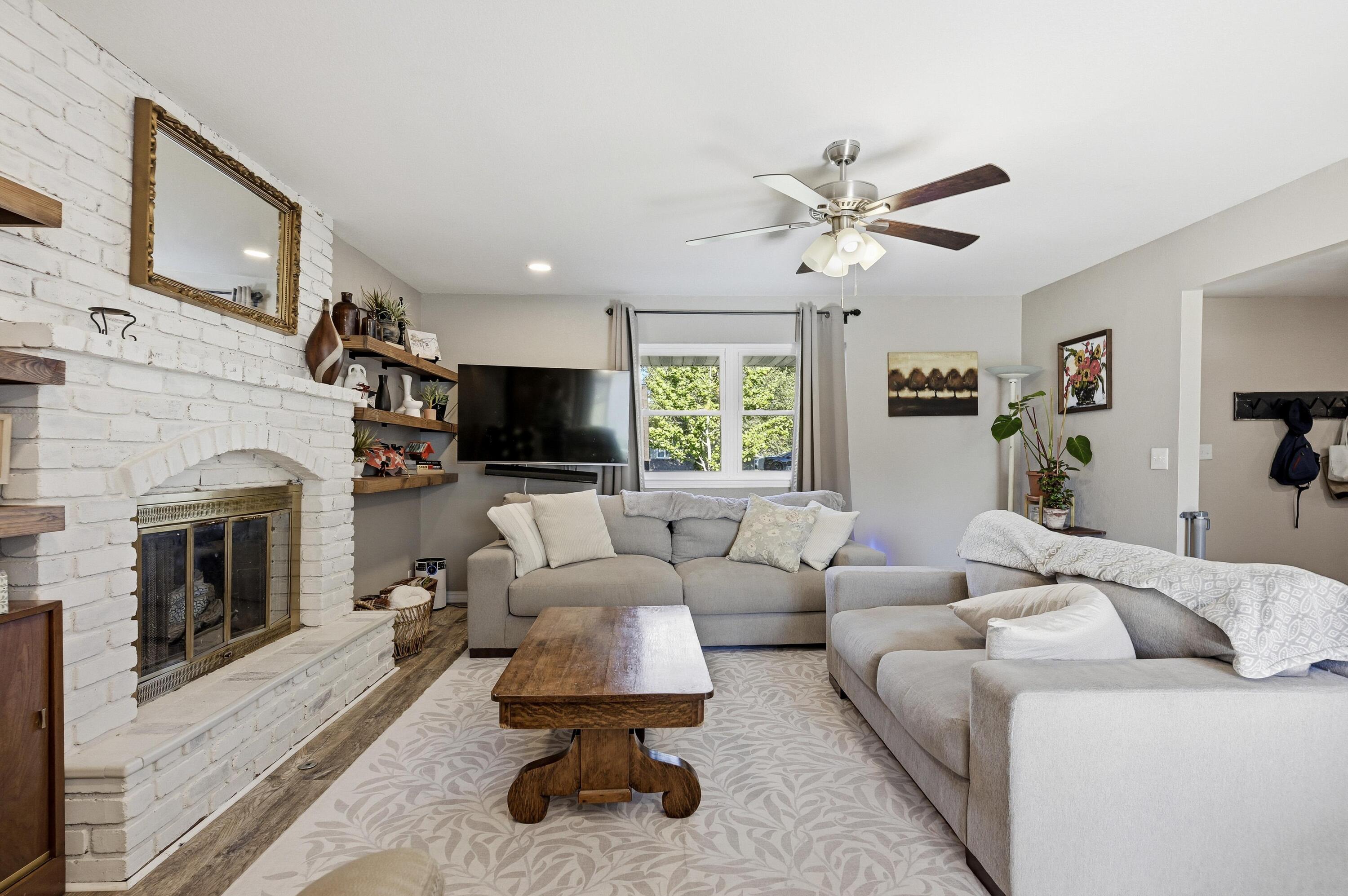 4010 College View Drive Property Photo 5