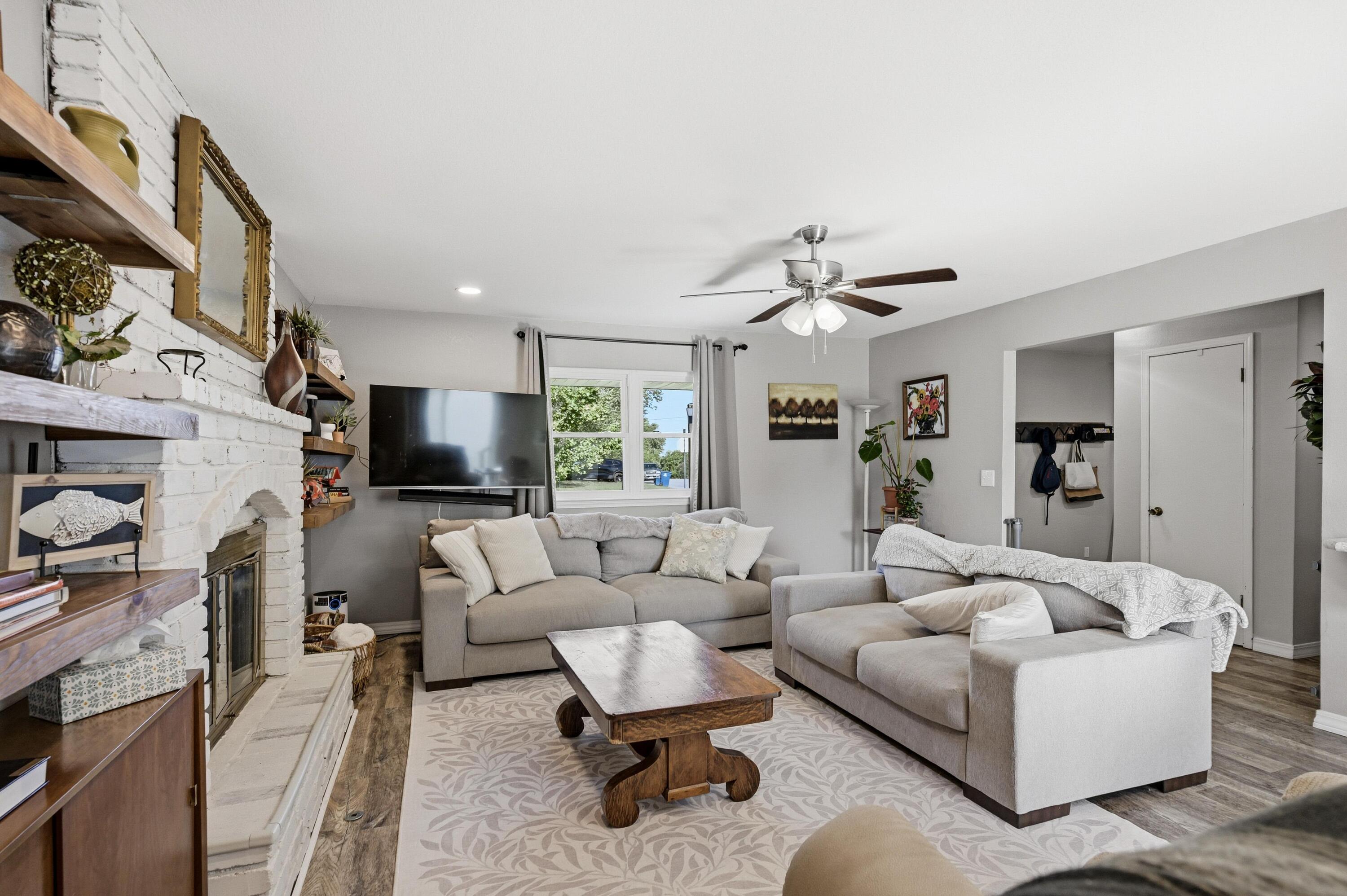 4010 College View Drive Property Photo 6