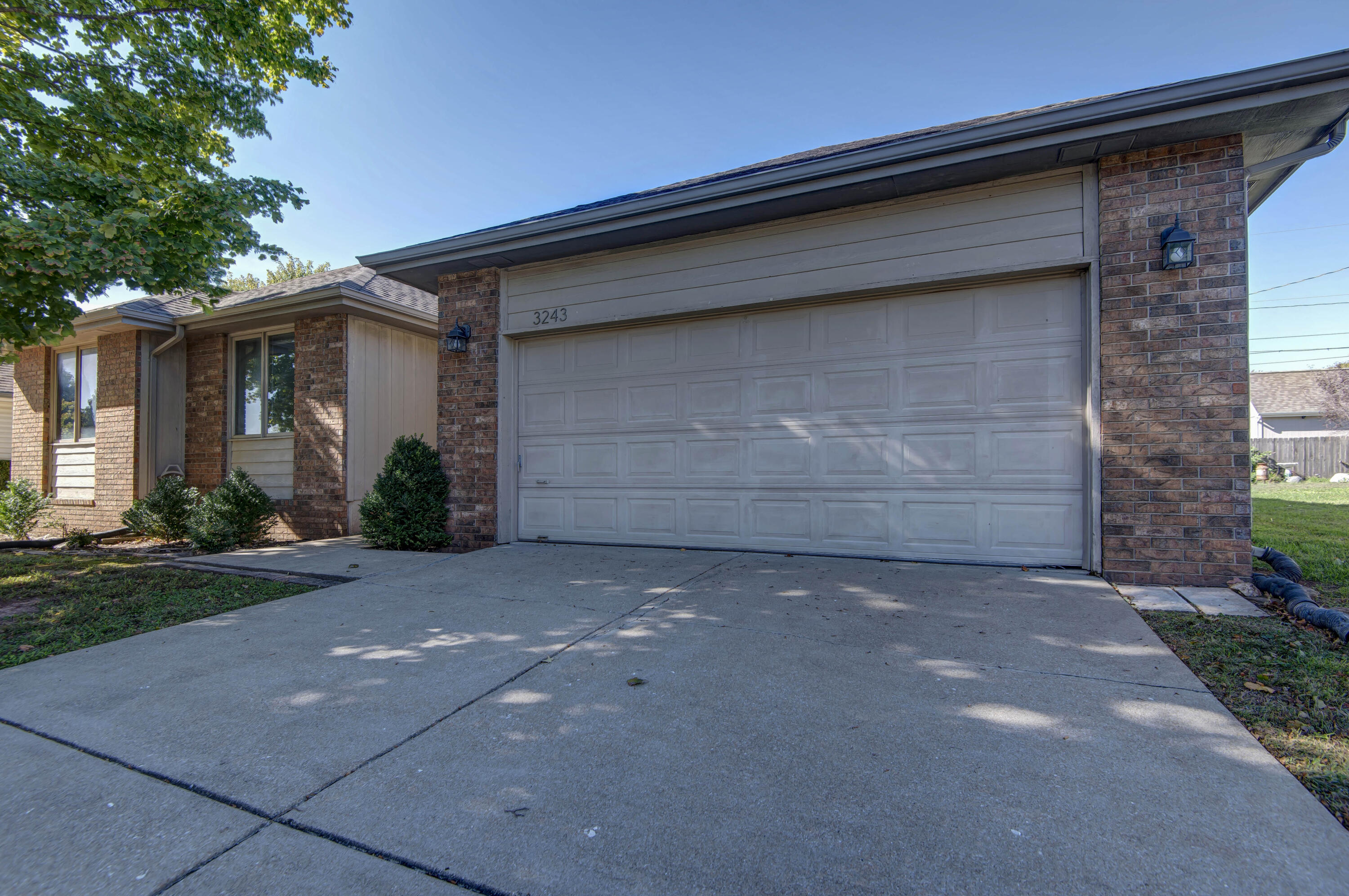 3243 South Nettleton Avenue Property Photo 2