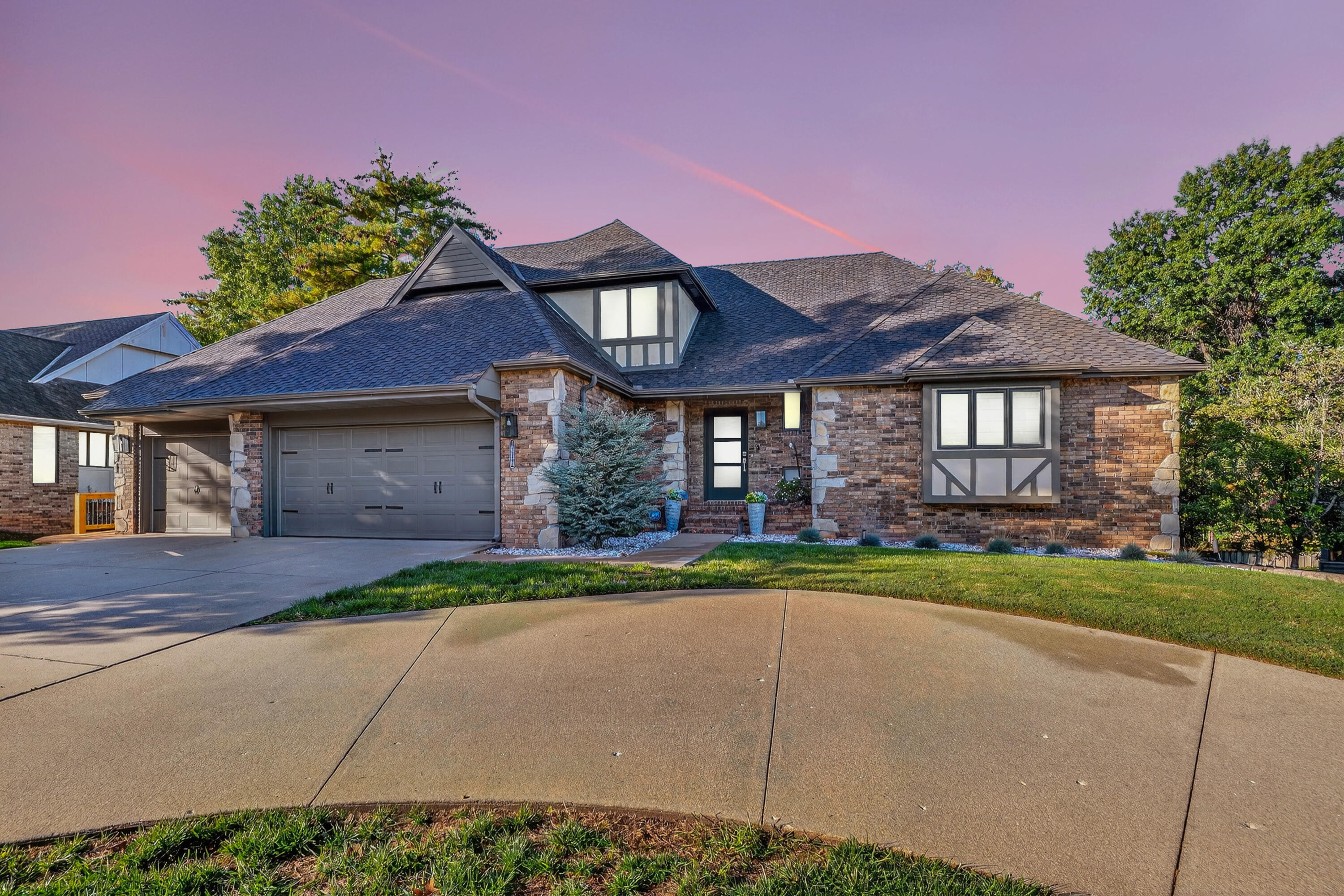 1908 East Lakewood Street Property Photo 1