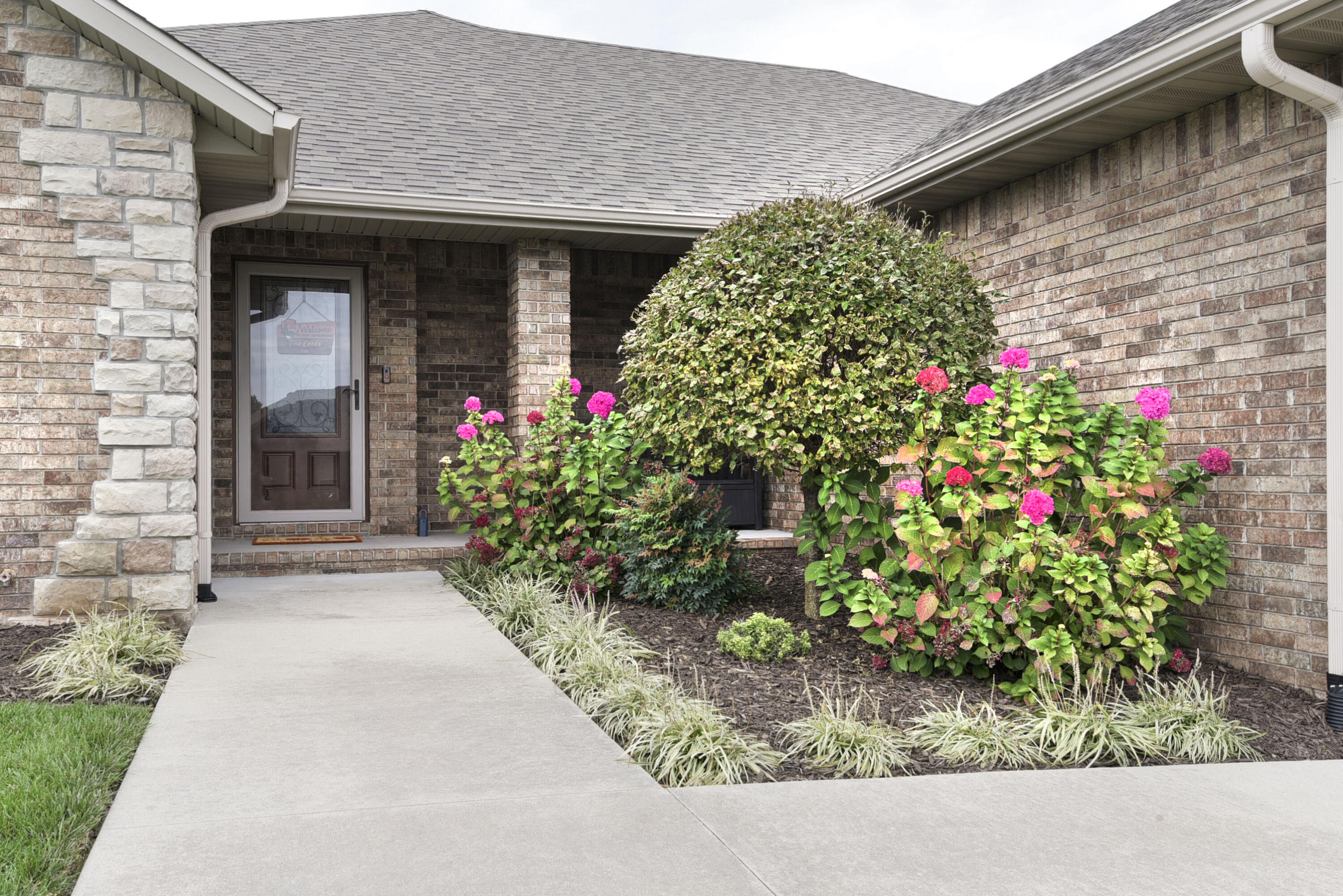 5612 South Cottonwood Drive Property Photo 2