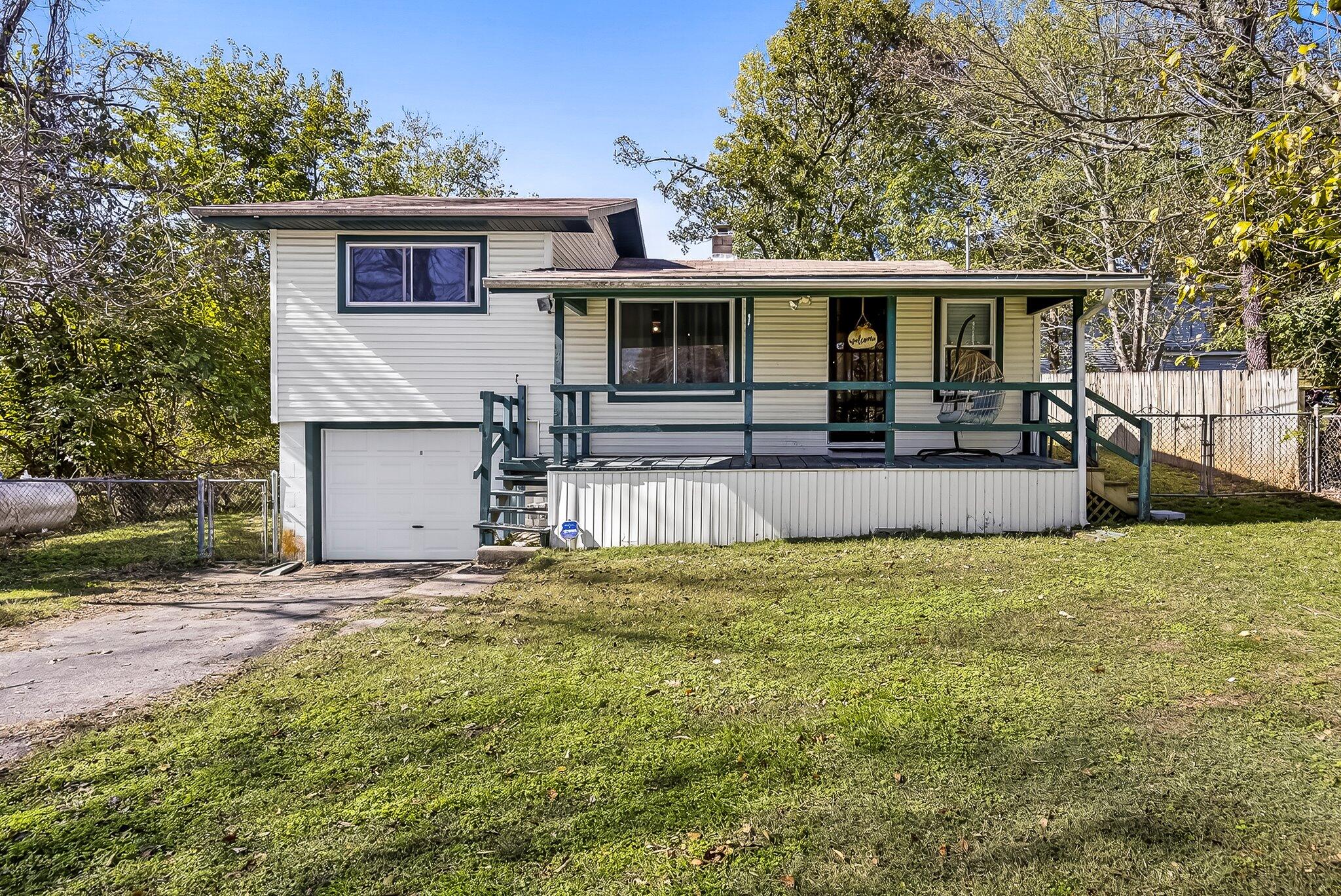 2564 West Farm Road 80 Property Photo 1