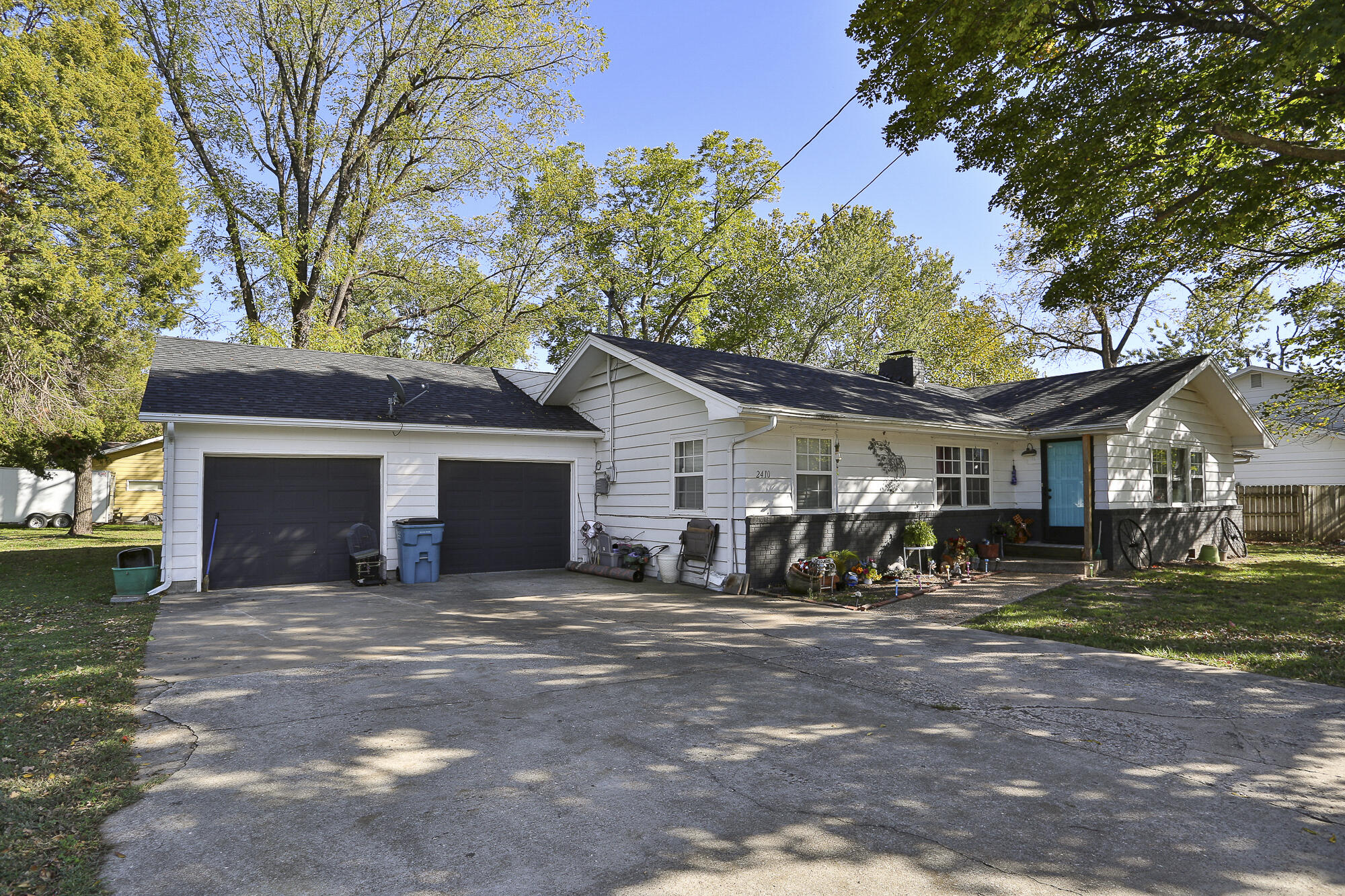 2410 South Fremont Avenue South Property Photo 2