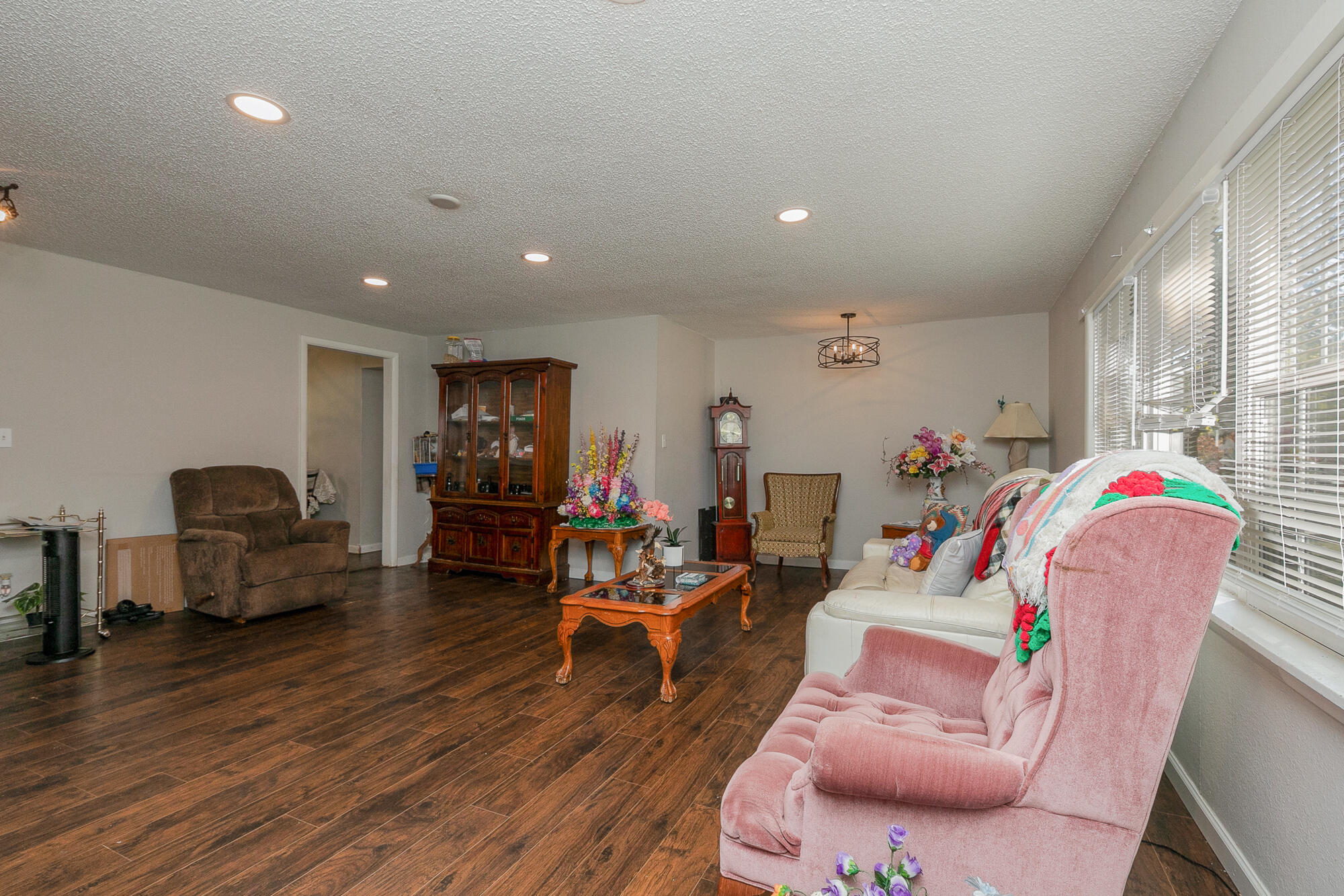 2410 South Fremont Avenue South Property Photo 5