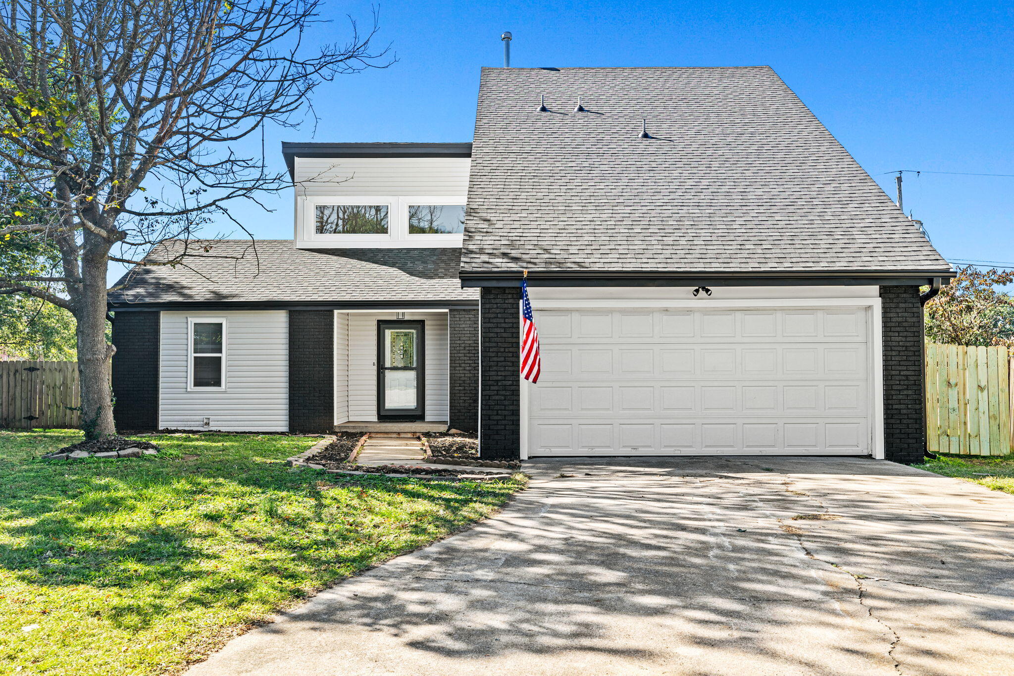 1842 West Winchester Street Property Photo 1