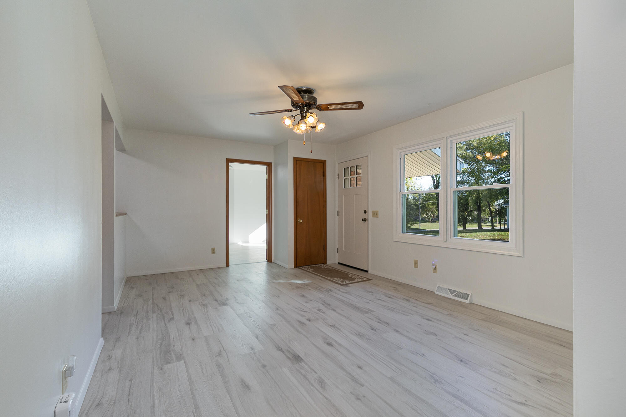 613 South Elgin Avenue Property Photo 4