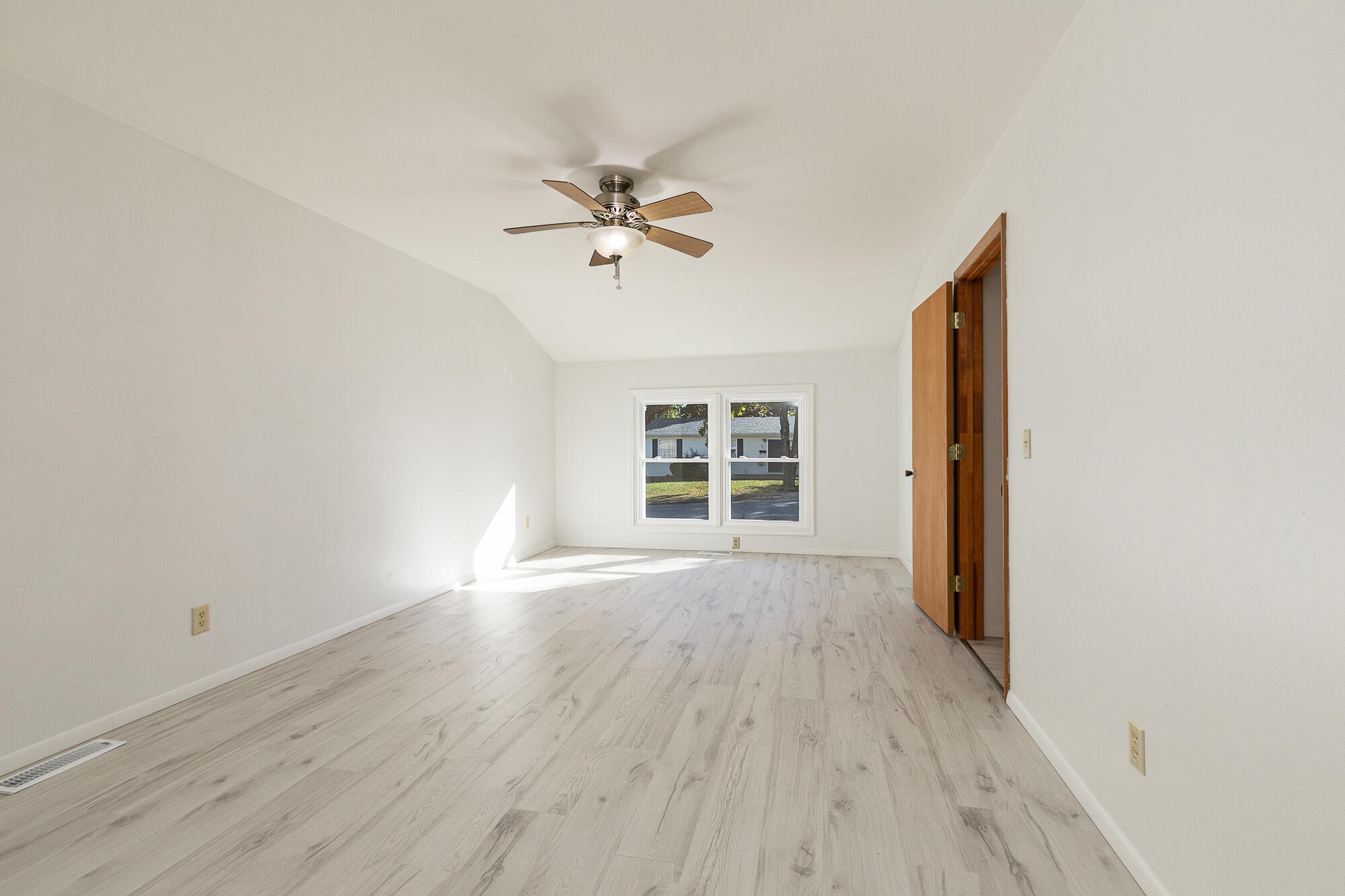 613 South Elgin Avenue Property Photo 10