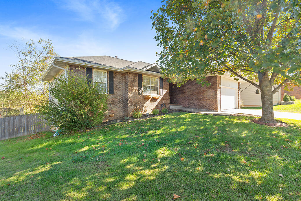 229 West Mazzy Drive Property Photo 1