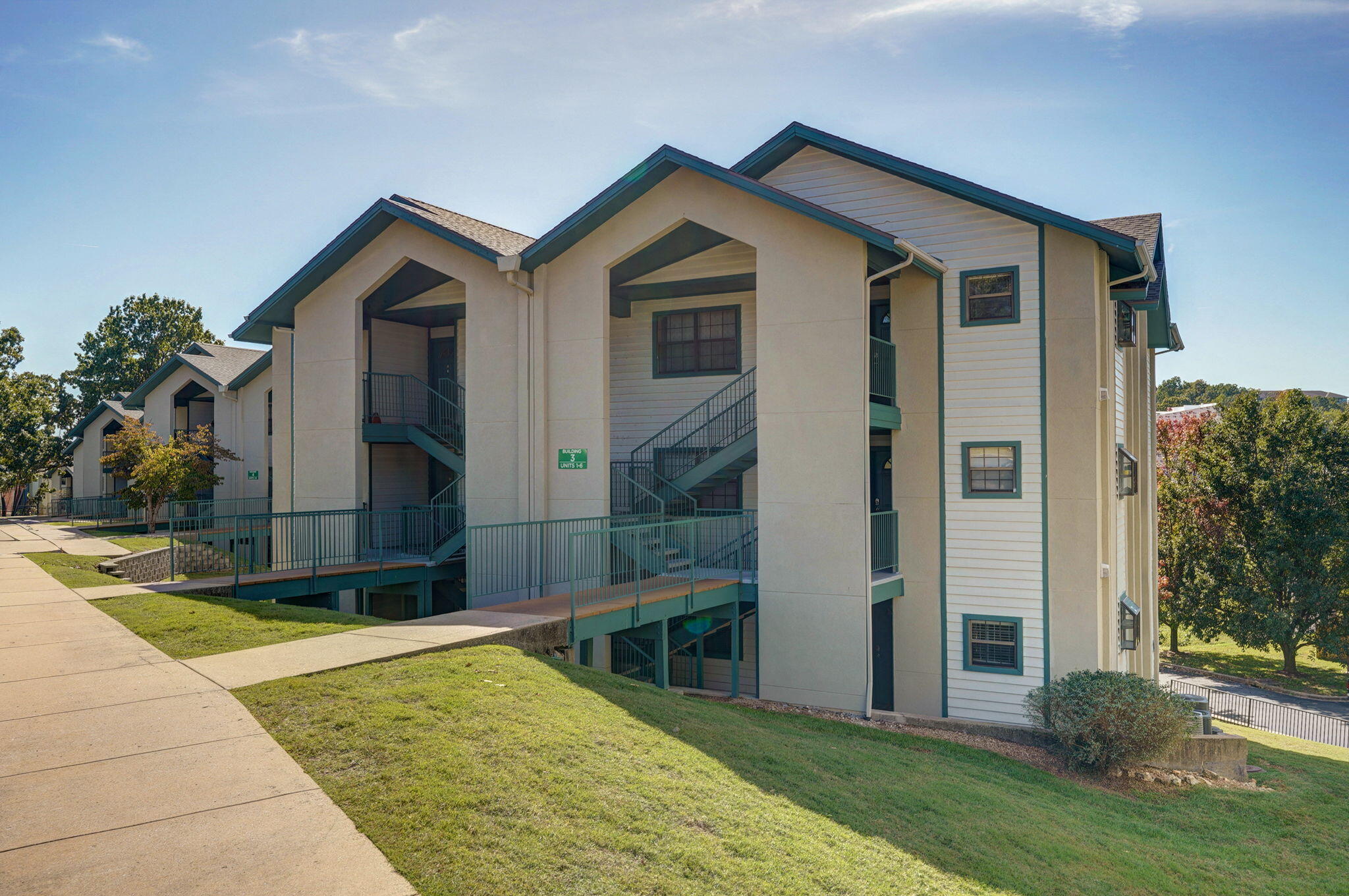 2700 Green Mountain Drive Property Photo 2