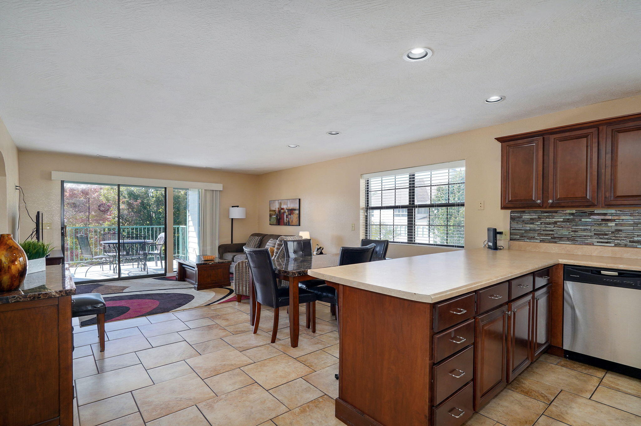 2700 Green Mountain Drive Property Photo 3