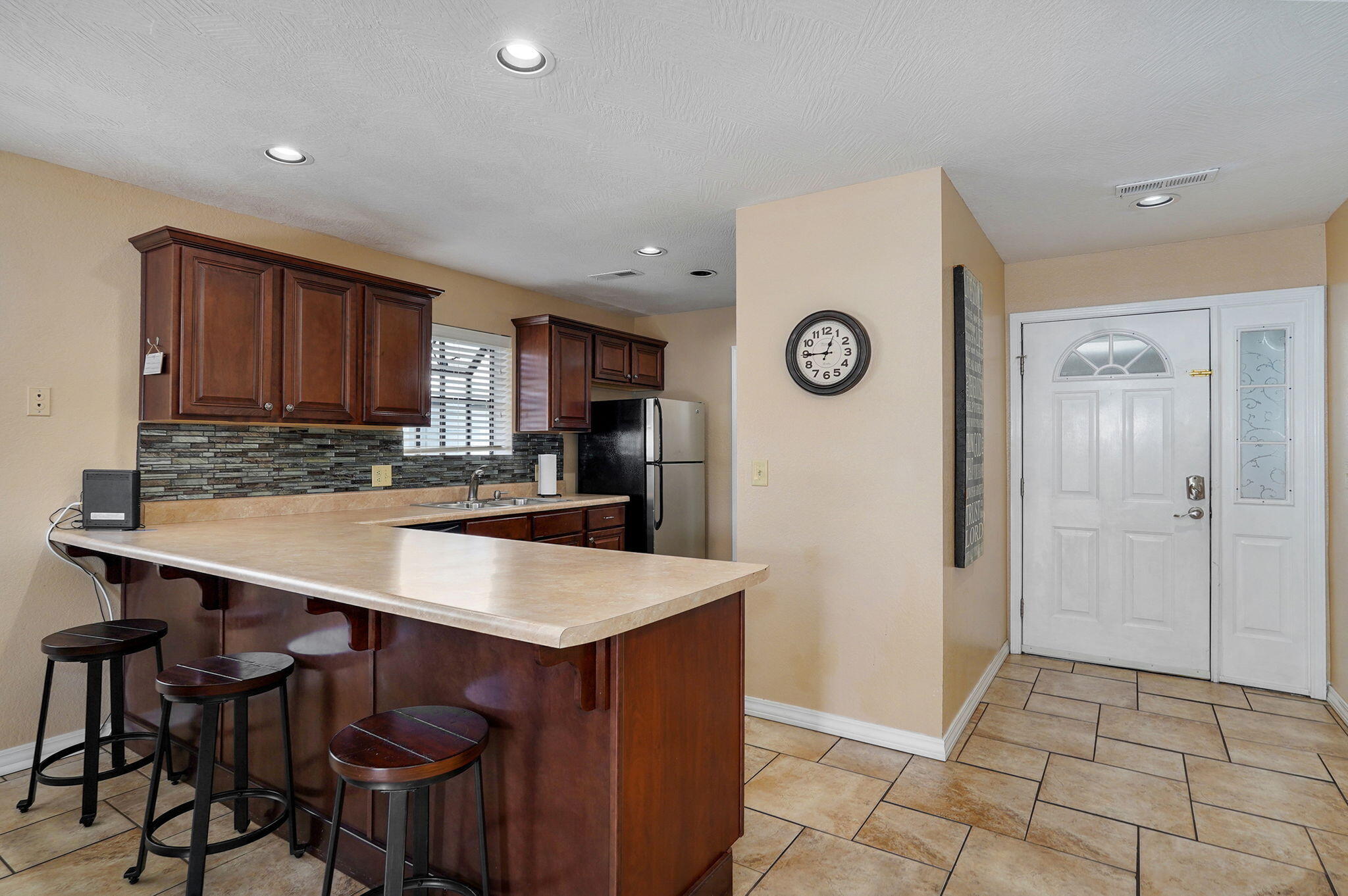 2700 Green Mountain Drive Property Photo 4