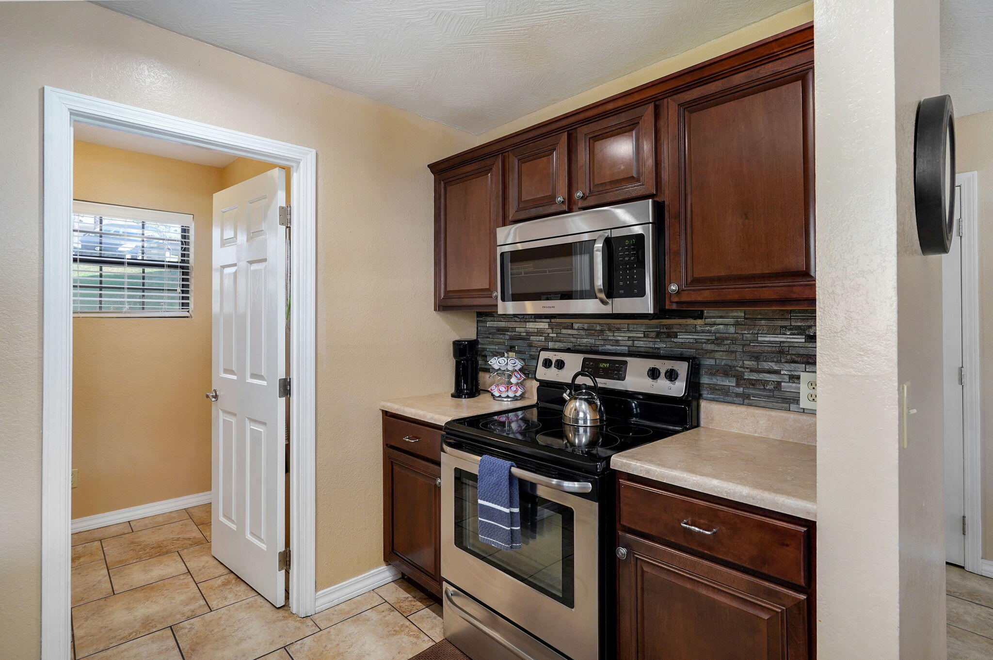 2700 Green Mountain Drive Property Photo 6