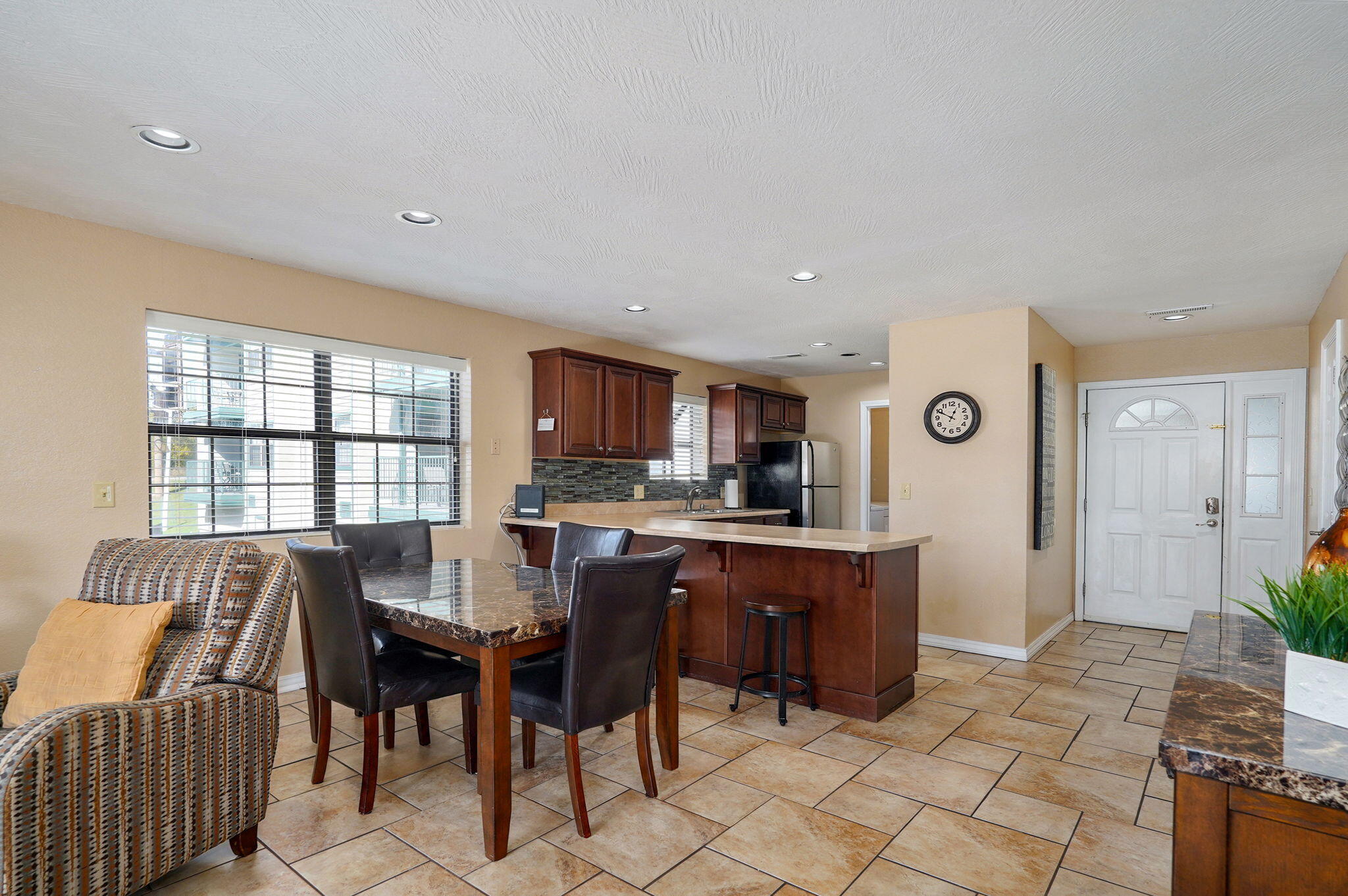 2700 Green Mountain Drive Property Photo 9