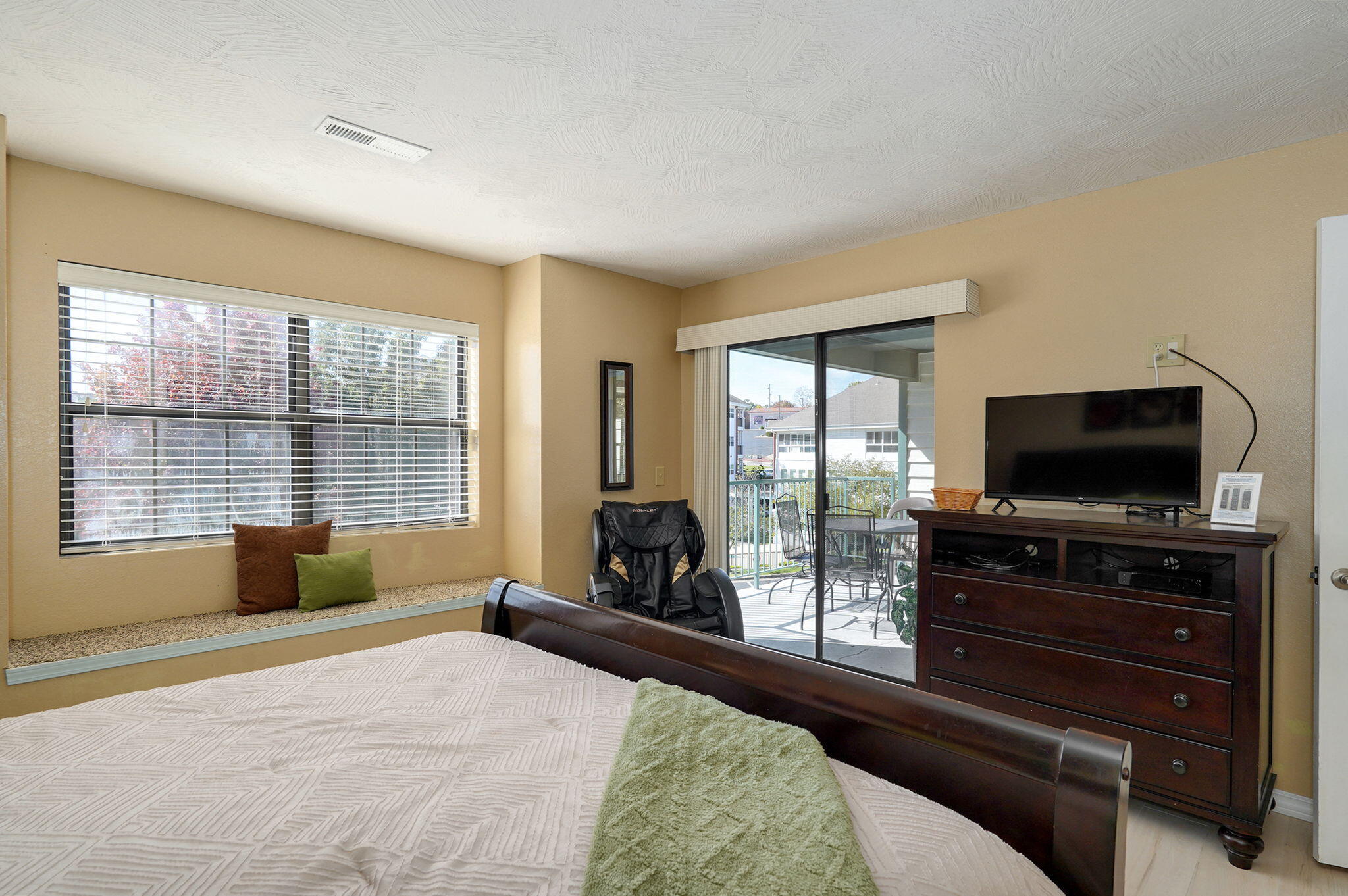 2700 Green Mountain Drive Property Photo 13