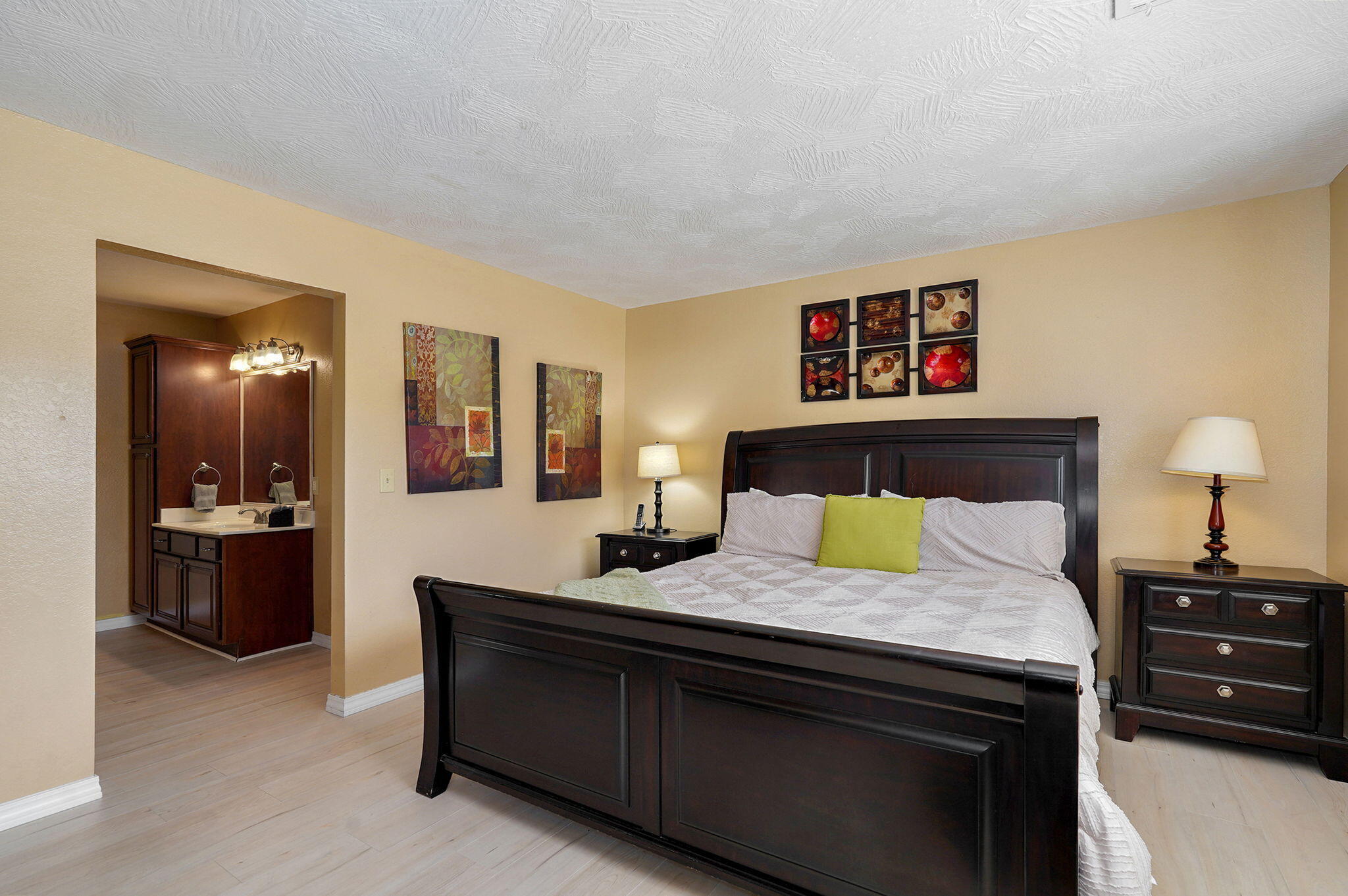 2700 Green Mountain Drive Property Photo 14