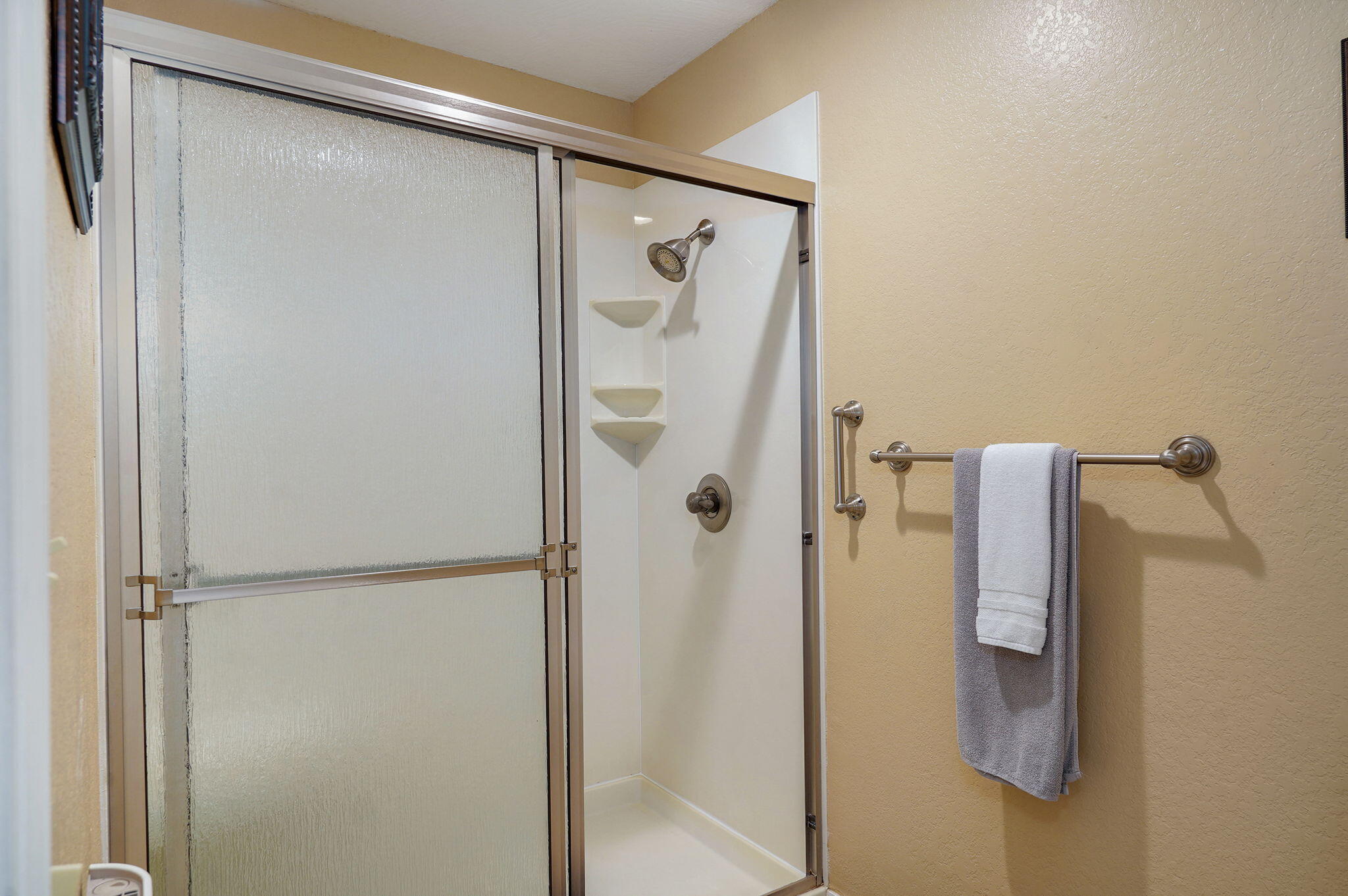 2700 Green Mountain Drive Property Photo 16