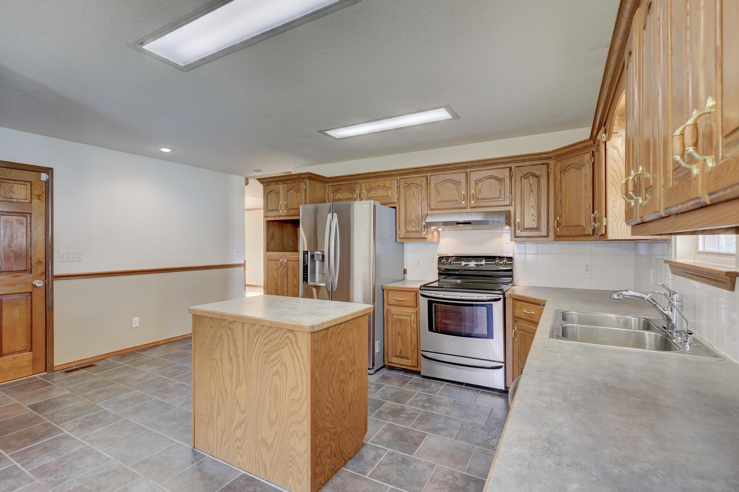 1211 East Airport Drive Property Photo 14