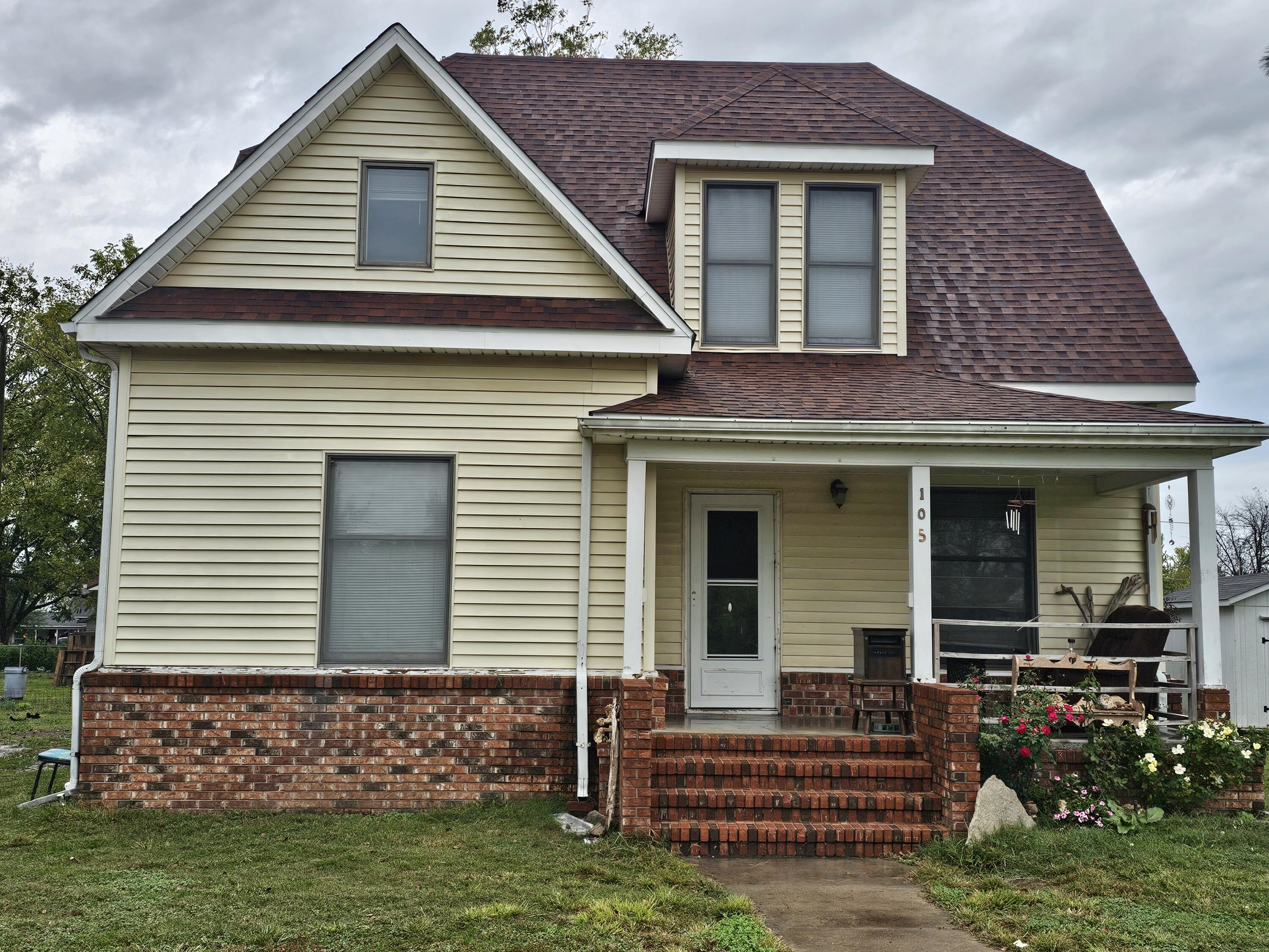 105 East Garber Street Property Photo 1