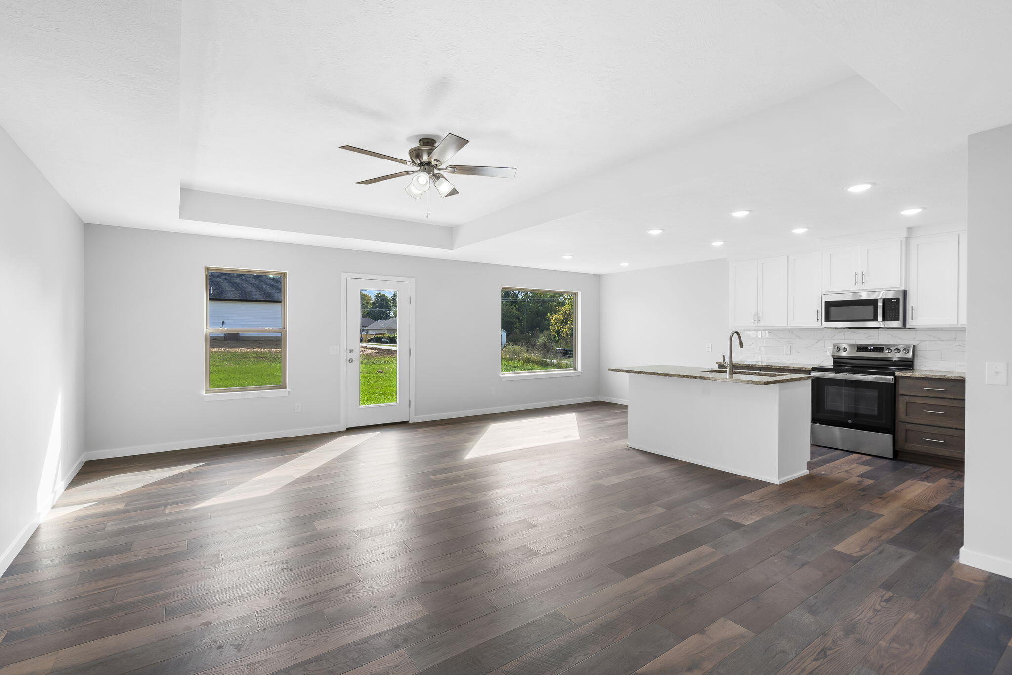 356 North Oak Avenue Property Photo 4