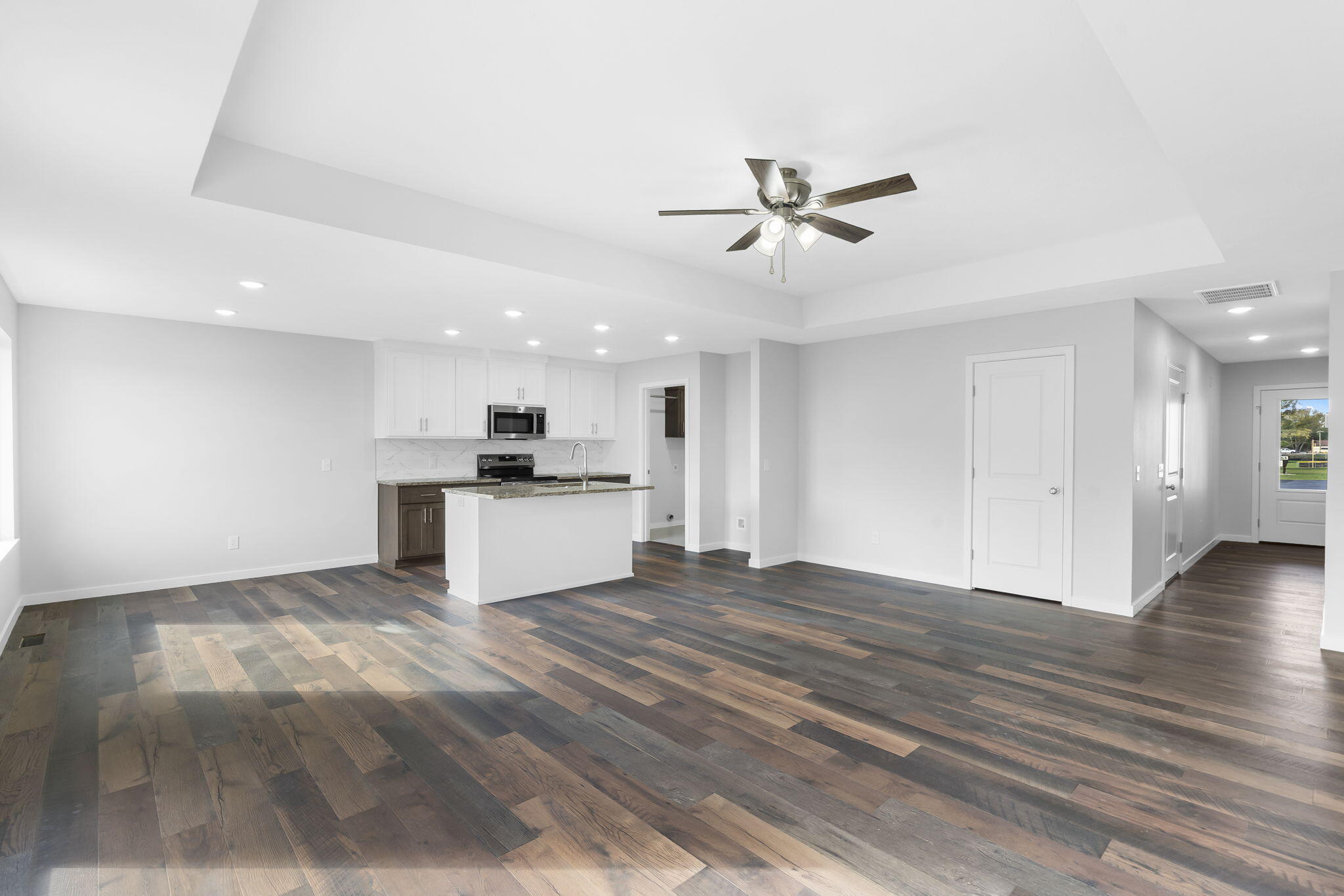 356 North Oak Avenue Property Photo 5