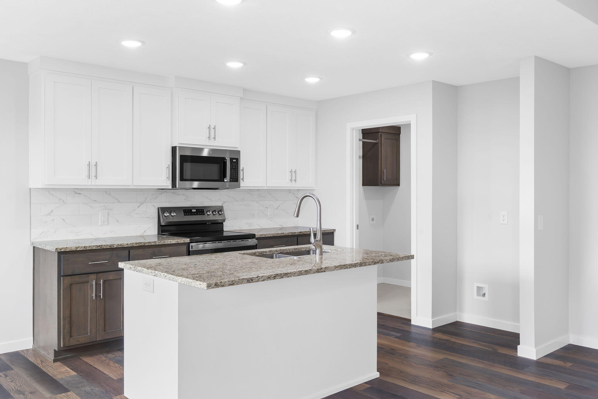 356 North Oak Avenue Property Photo 9