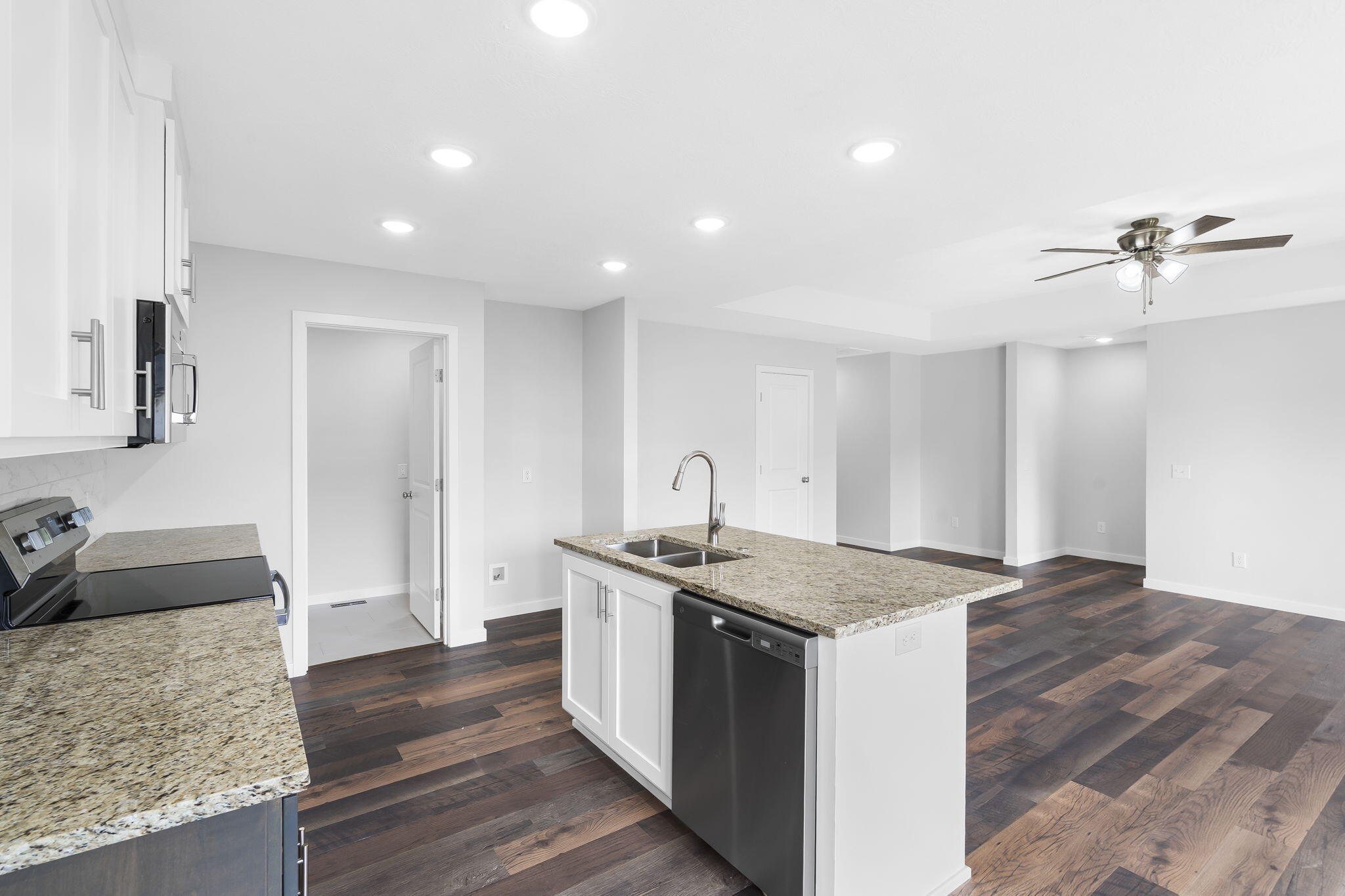 356 North Oak Avenue Property Photo 10