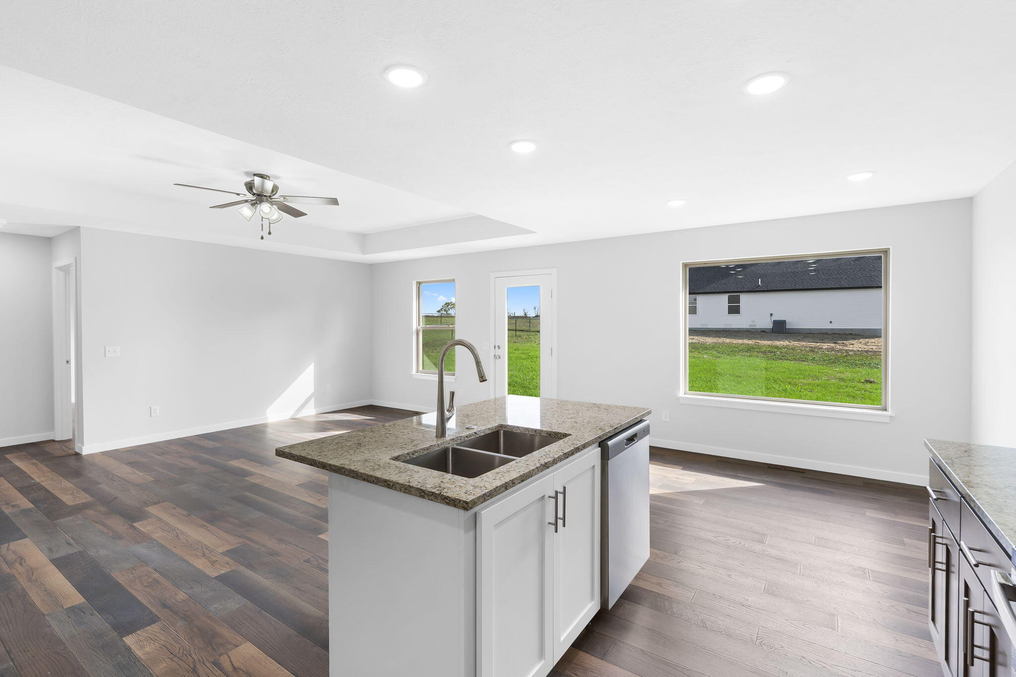 356 North Oak Avenue Property Photo 11