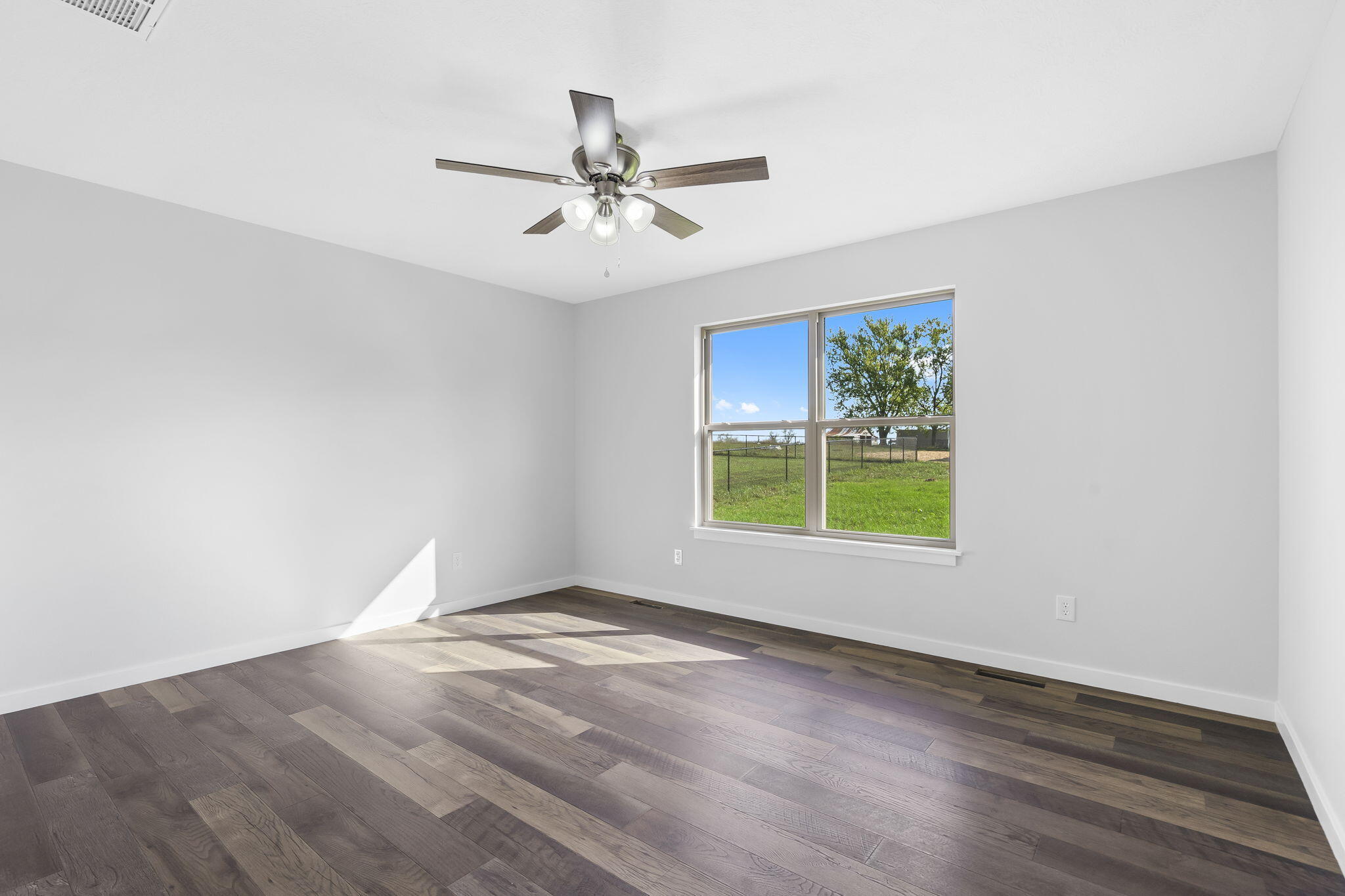 356 North Oak Avenue Property Photo 18