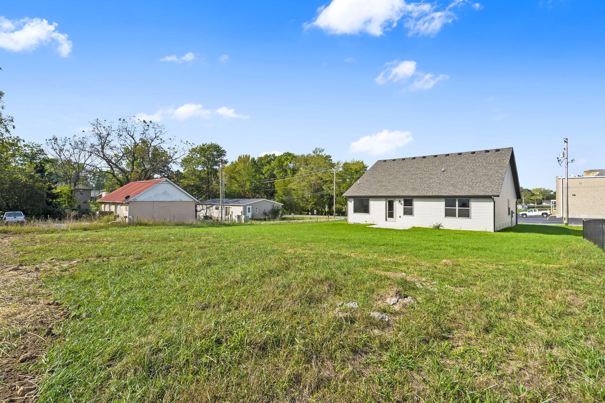 356 North Oak Avenue Property Photo 23