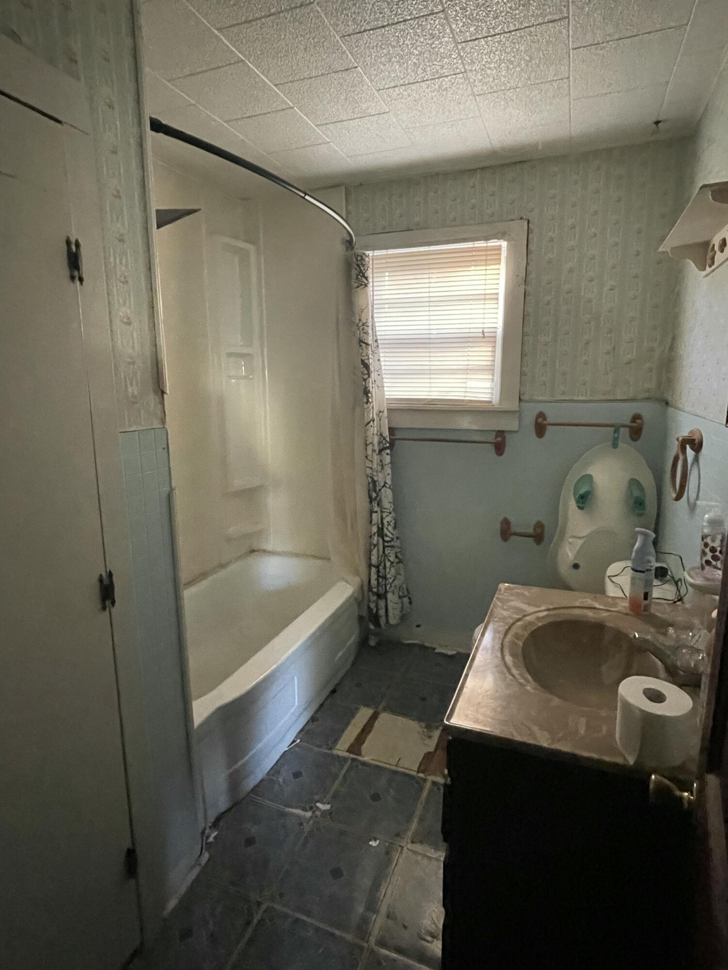 1039 Lincoln Avenue Property Photo 6